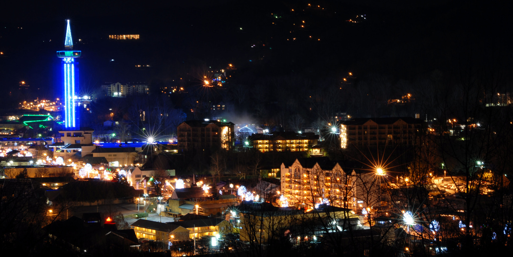 Sigma 70-300mm F4-5.6 APO DG Macro sample photo. Gatlinburg at night photography