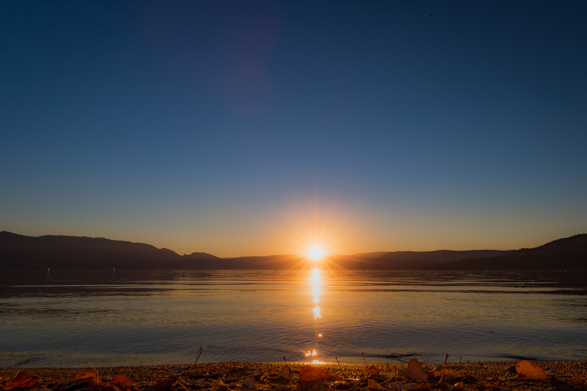 Canon EF 16-35mm F4L IS USM sample photo. Sundown photography