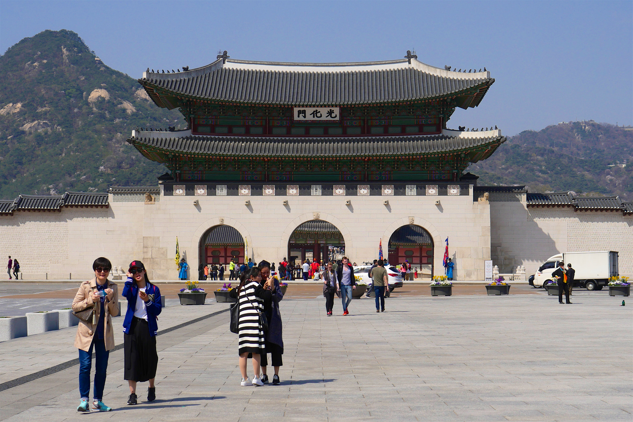 Panasonic Leica DG Nocticron 42.5mm F1.2 ASPH OIS sample photo. Gwanghwamun photography