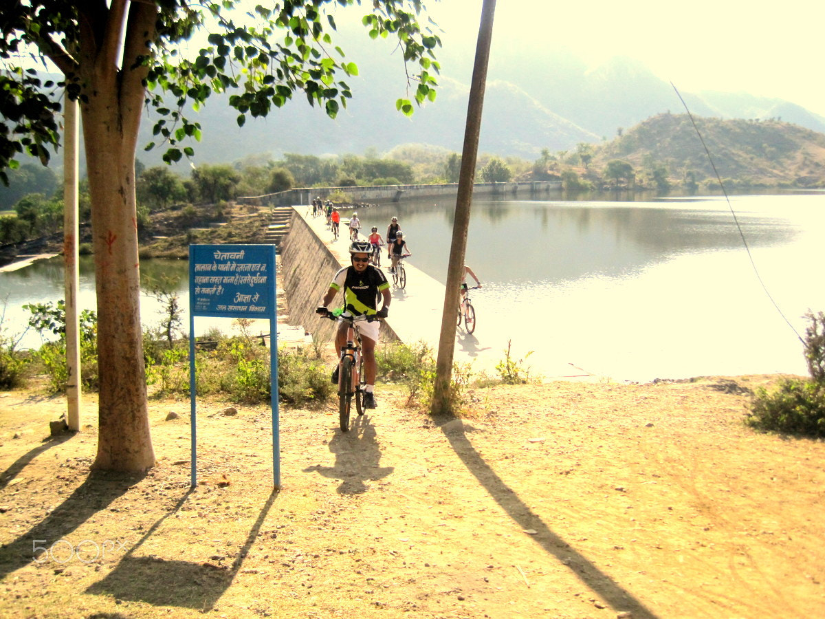 Canon PowerShot SD1200 IS (Digital IXUS 95 IS / IXY Digital 110 IS) sample photo. Cycling holidays in india journey so mesmerizing photography