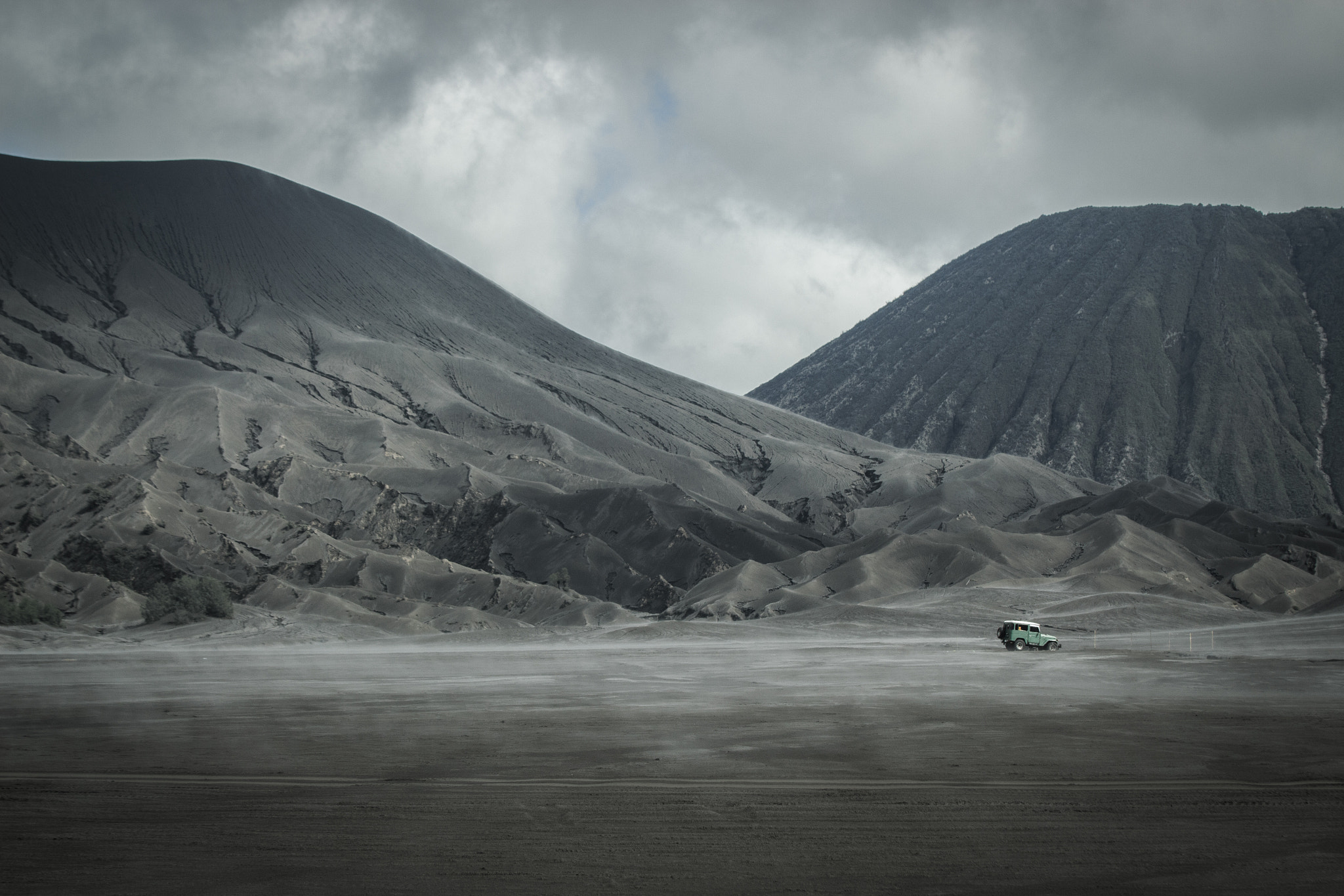 Canon EOS 700D (EOS Rebel T5i / EOS Kiss X7i) + Canon EF 70-200mm F4L IS USM sample photo. Pasir berbisik bromo tengger semeru photography