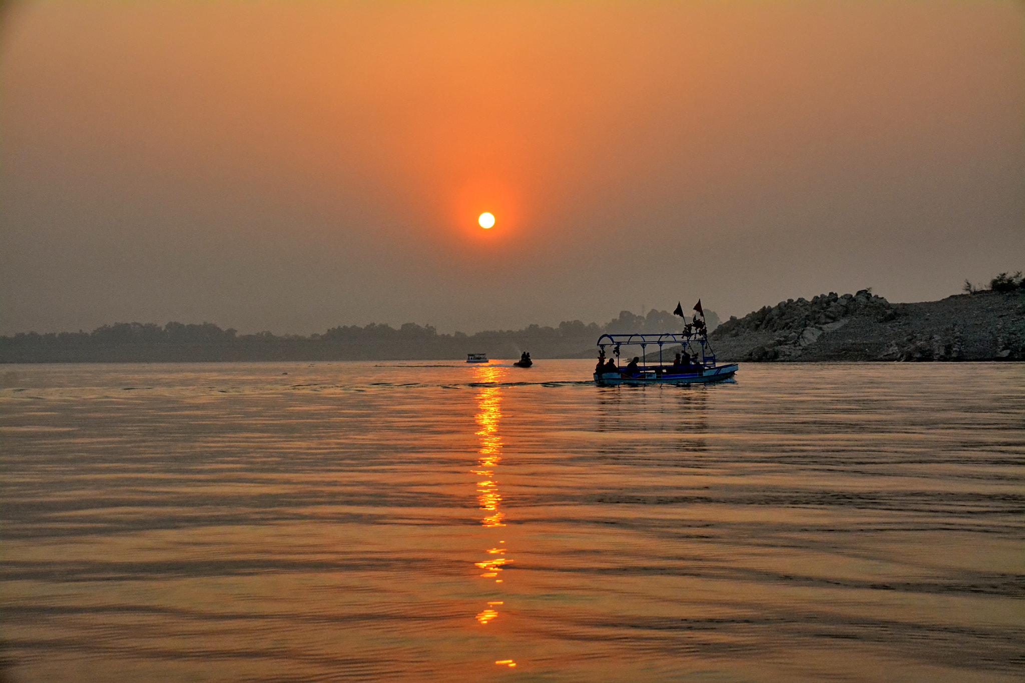 Sigma 18-250mm F3.5-6.3 DC Macro OS HSM sample photo. Beautiful last sunset 2016 photography