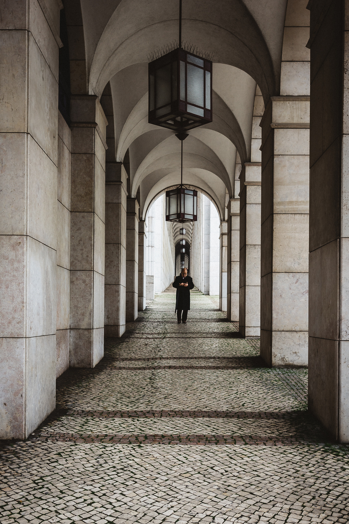 Sigma 24mm F1.4 DG HSM Art sample photo. Passing by photography