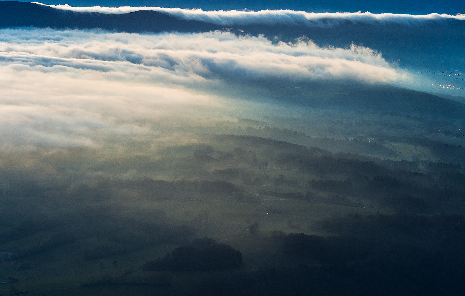Nikon AF-S Nikkor 70-200mm F4G ED VR sample photo. Between mist and light  photography