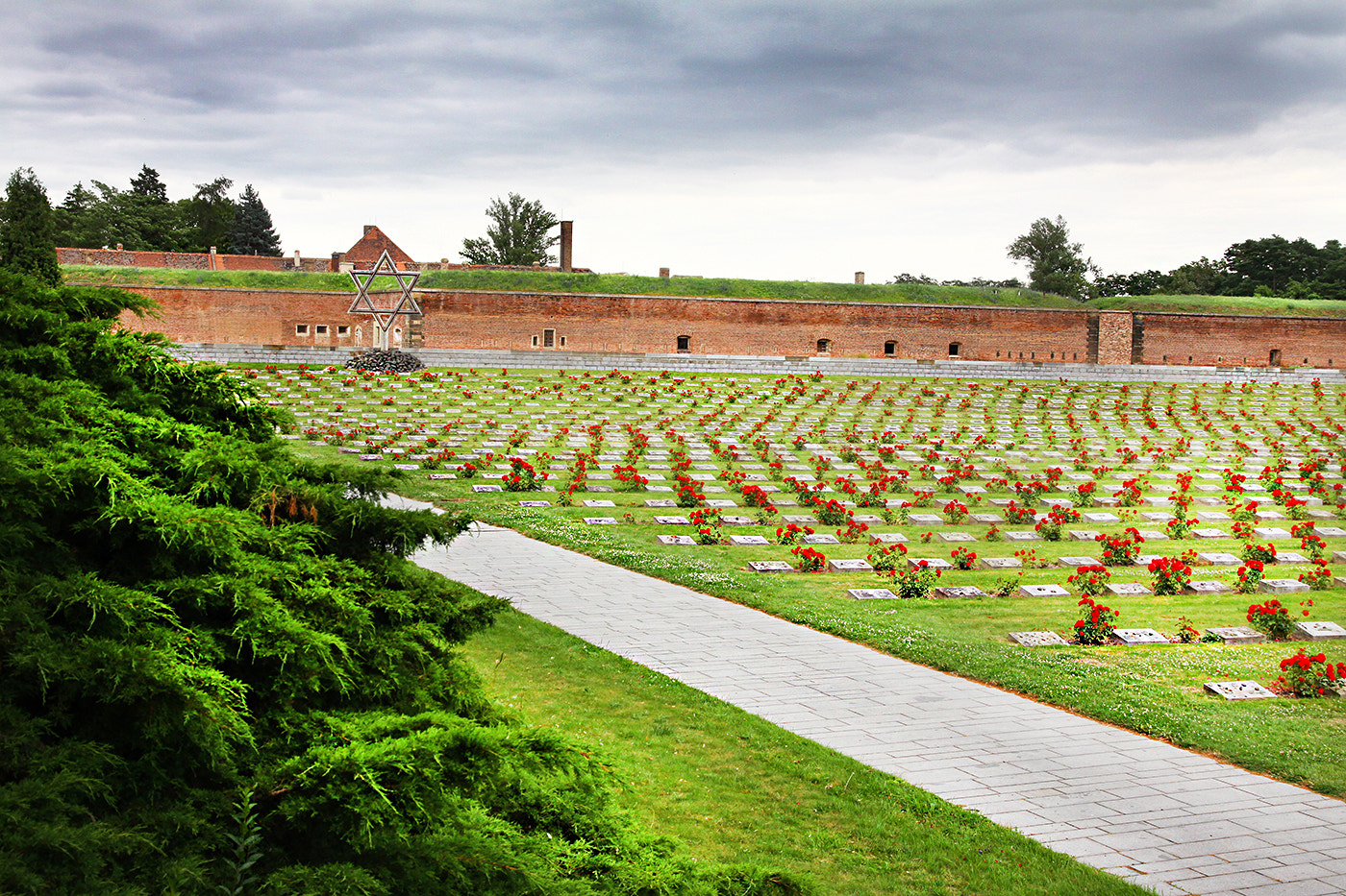 Canon EOS 50D + Sigma 17-70mm F2.8-4 DC Macro OS HSM sample photo. Theresienstadt photography