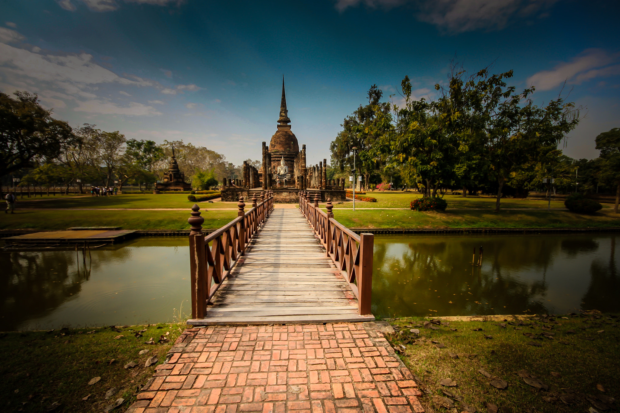 Canon EOS 450D (EOS Rebel XSi / EOS Kiss X2) + Sigma 10-20mm F4-5.6 EX DC HSM sample photo. Wat sa-si, sukhothai. photography