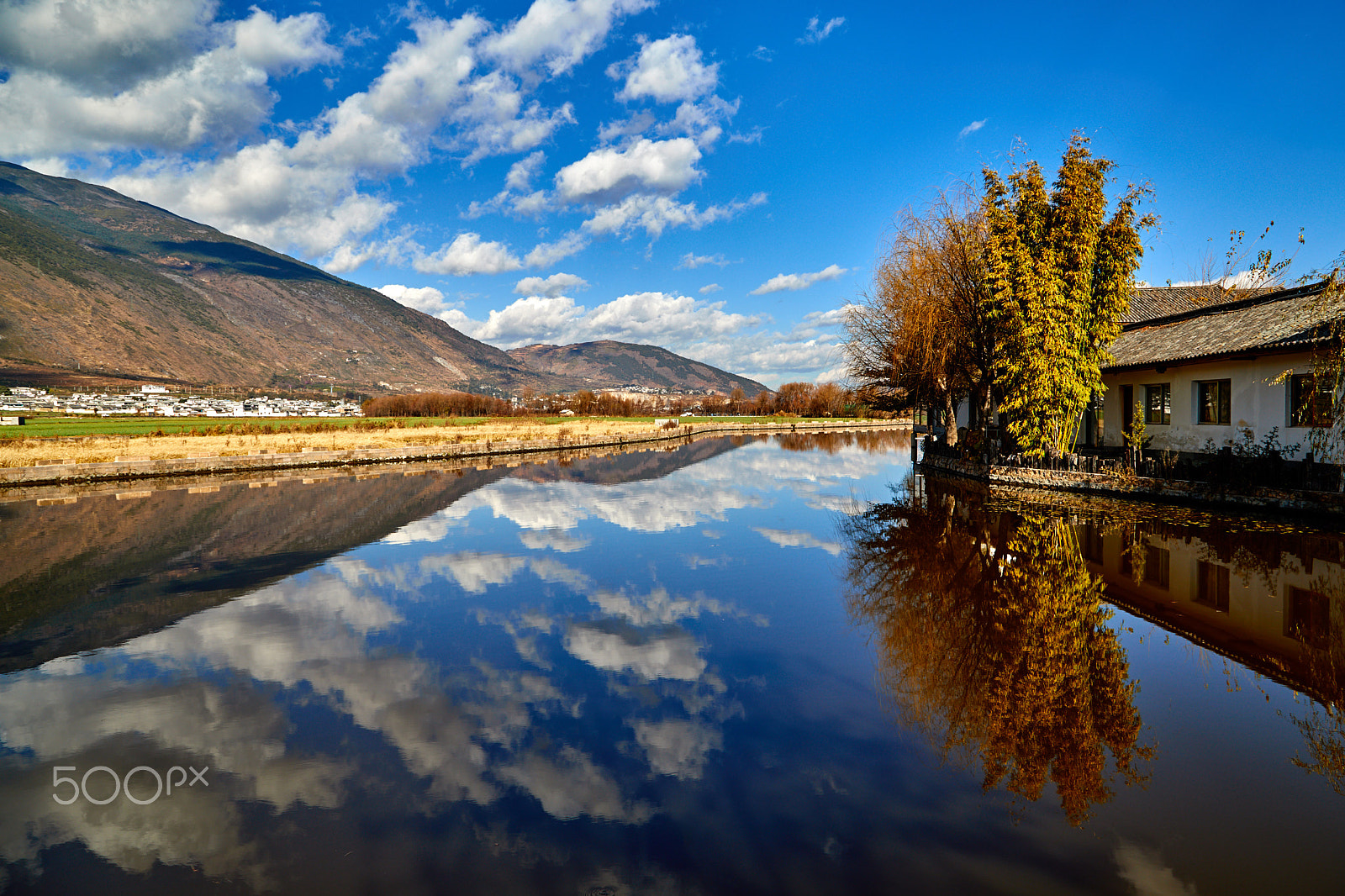 Canon EF 24-105mm F4L IS USM sample photo. Mt.cangshan reflected on the lake of erhai-1 photography