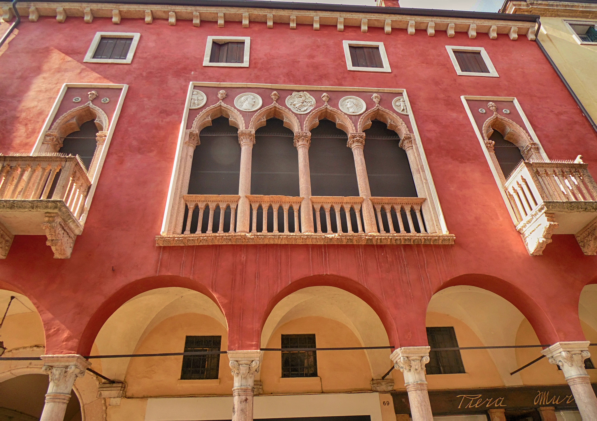 Samsung WB110/  WB111 sample photo. Venezian facade in vicenza photography