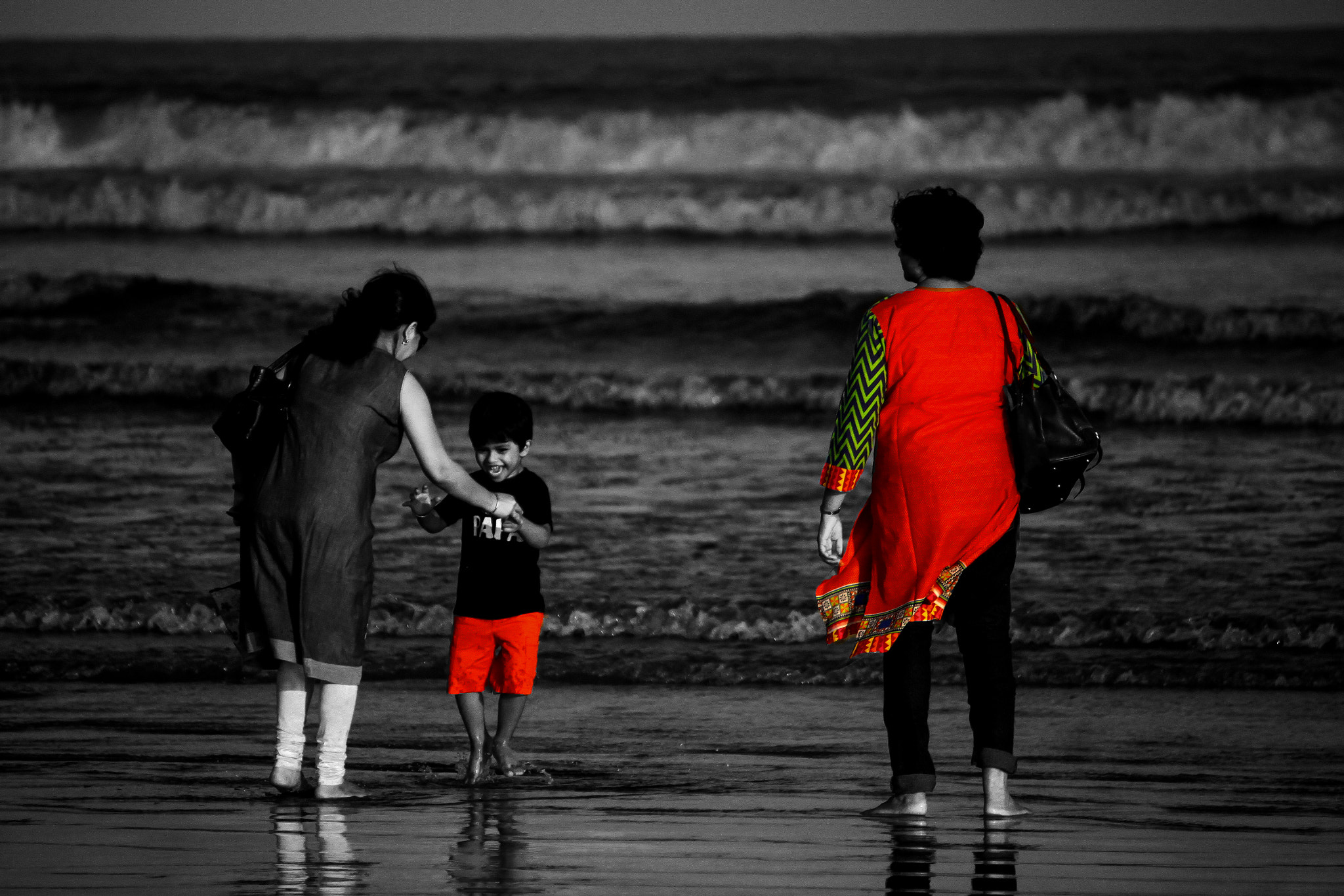 Canon EF-S 55-250mm F4-5.6 IS II sample photo. At the beach (13) photography