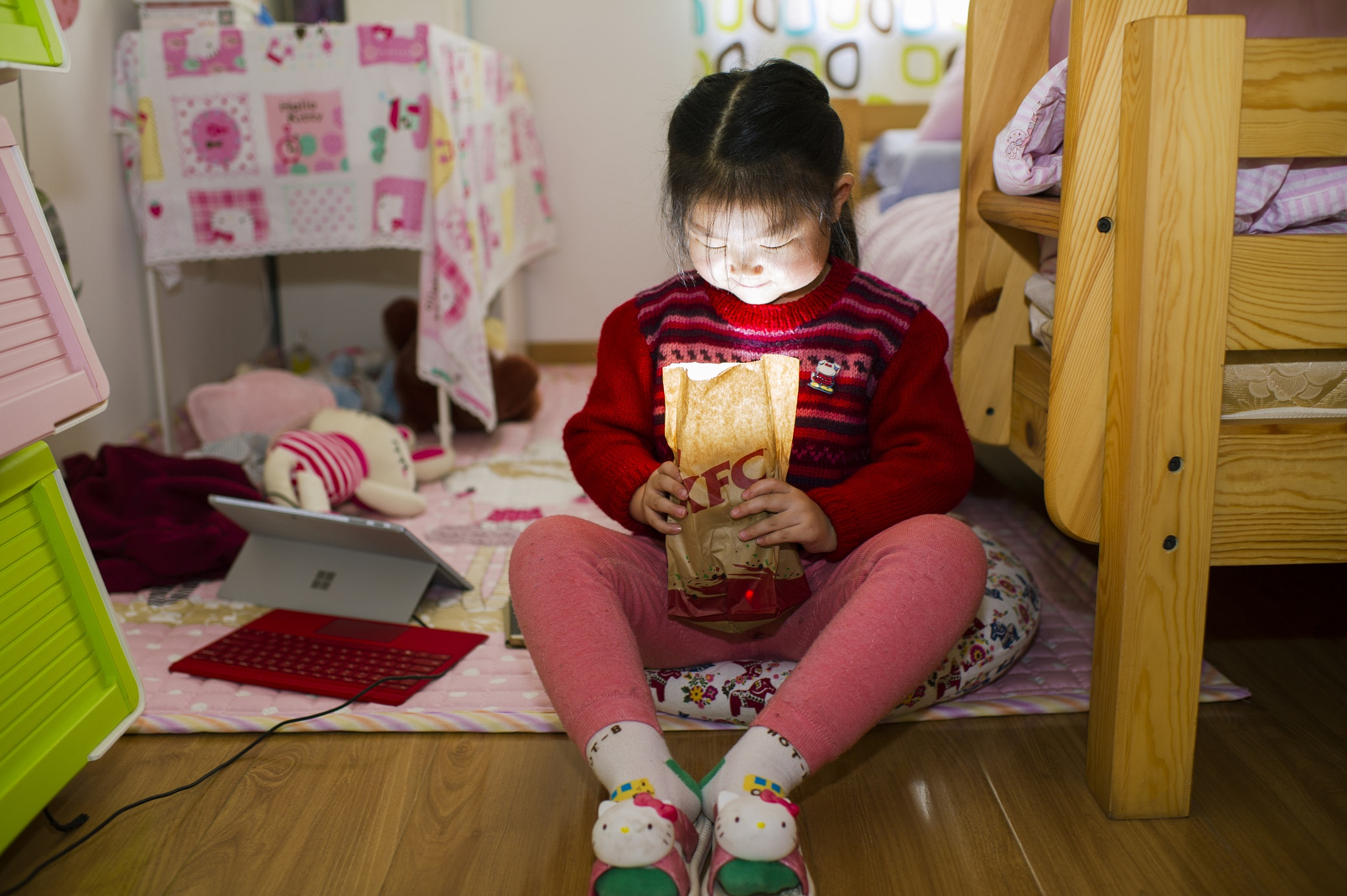 Nikon D3S + Nikon AF-S Nikkor 35mm F1.4G sample photo. Kfc light photography