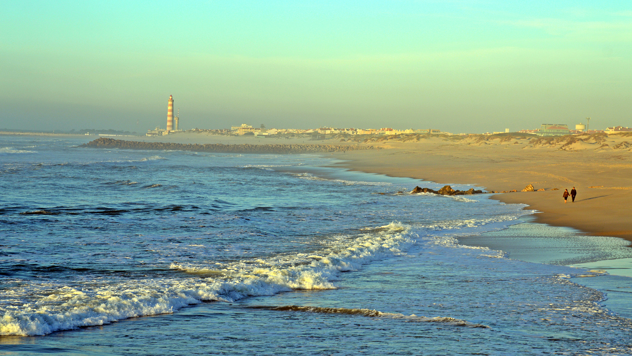 Sigma 17-70mm F2.8-4 DC Macro OS HSM | C sample photo. Love is in beach photography