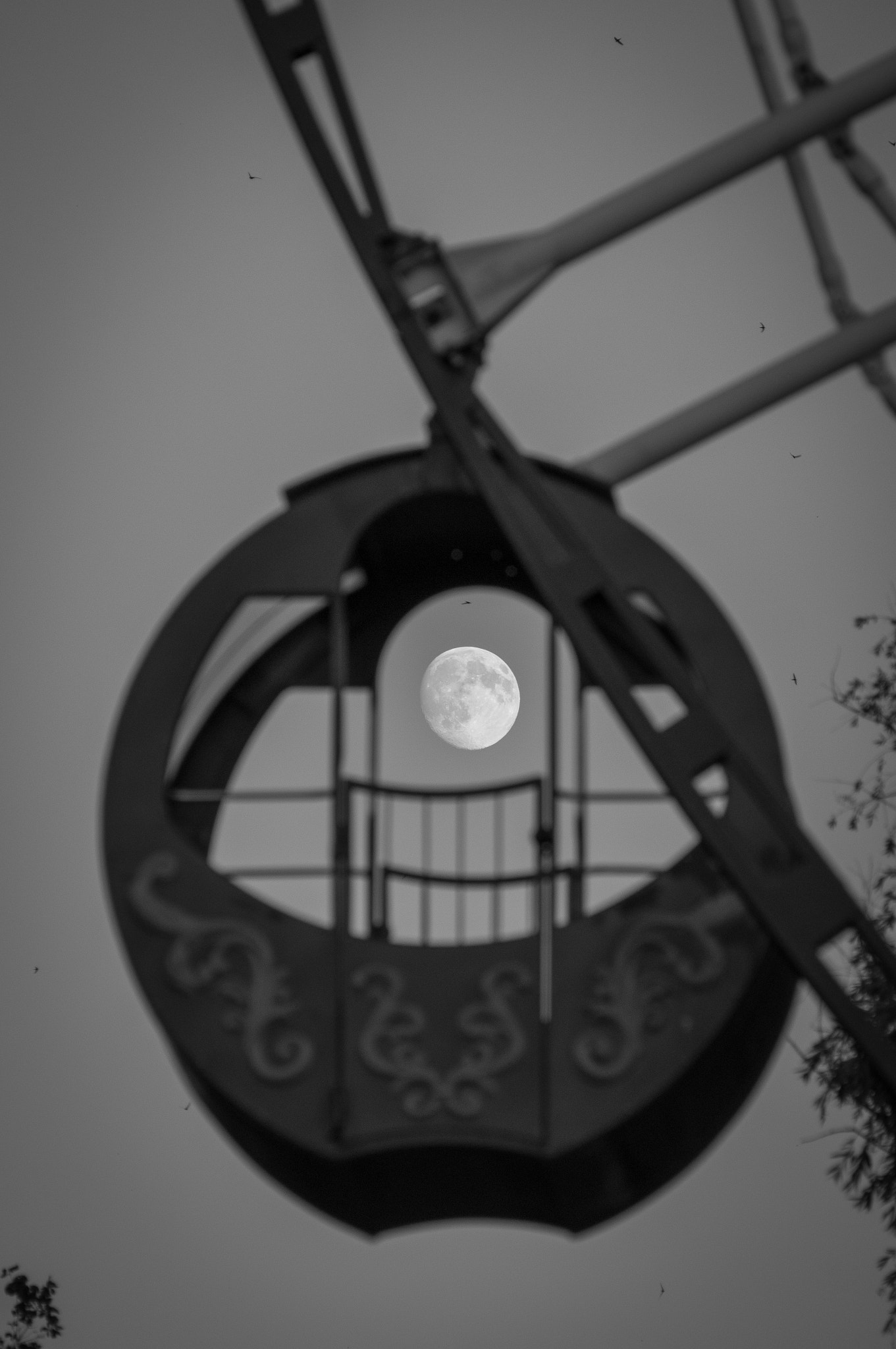Sony SLT-A55 (SLT-A55V) + Minolta AF 70-210mm F4 Macro sample photo. Moon in ... photography