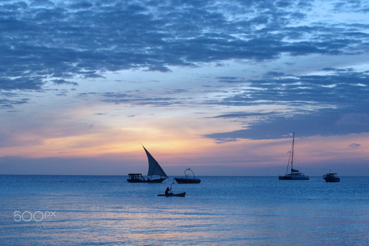 Sony Alpha DSLR-A850 + Minolta/Sony AF 70-200mm F2.8 G sample photo. Sunset in zanzibar photography