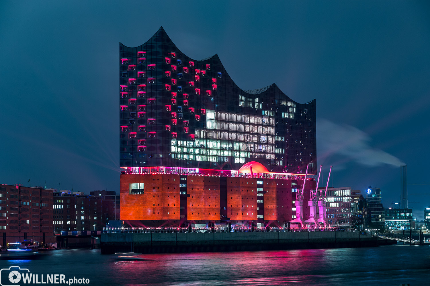 Canon EOS-1D X + Canon EF 70-200mm F2.8L USM sample photo. Hamburg elbphilharmonie jan2017 photography