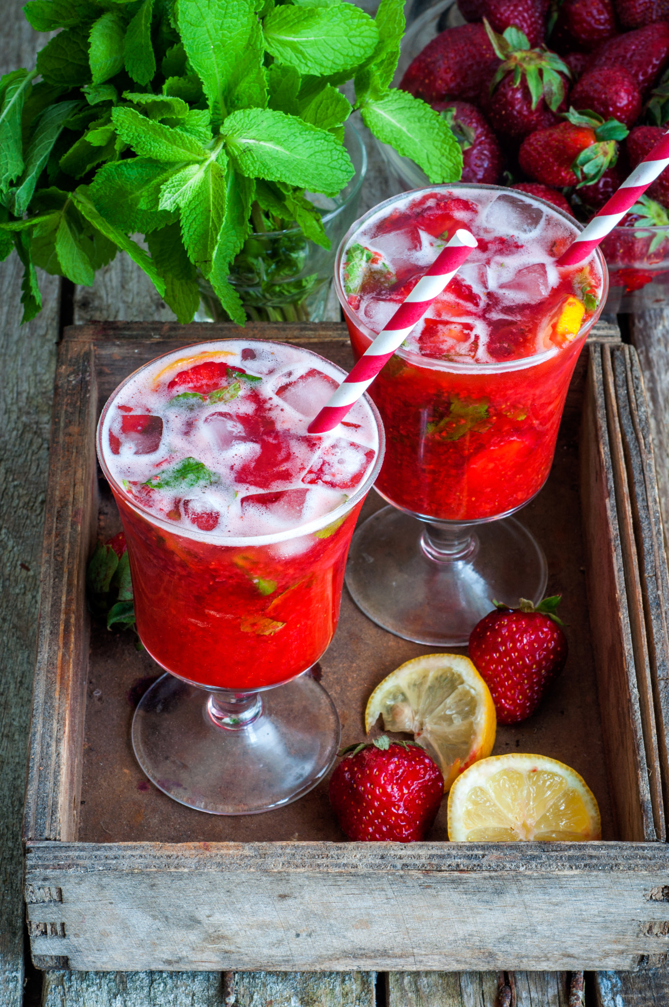 Nikon D90 + Nikon AF Micro-Nikkor 60mm F2.8D sample photo. Strawberry lemonade photography