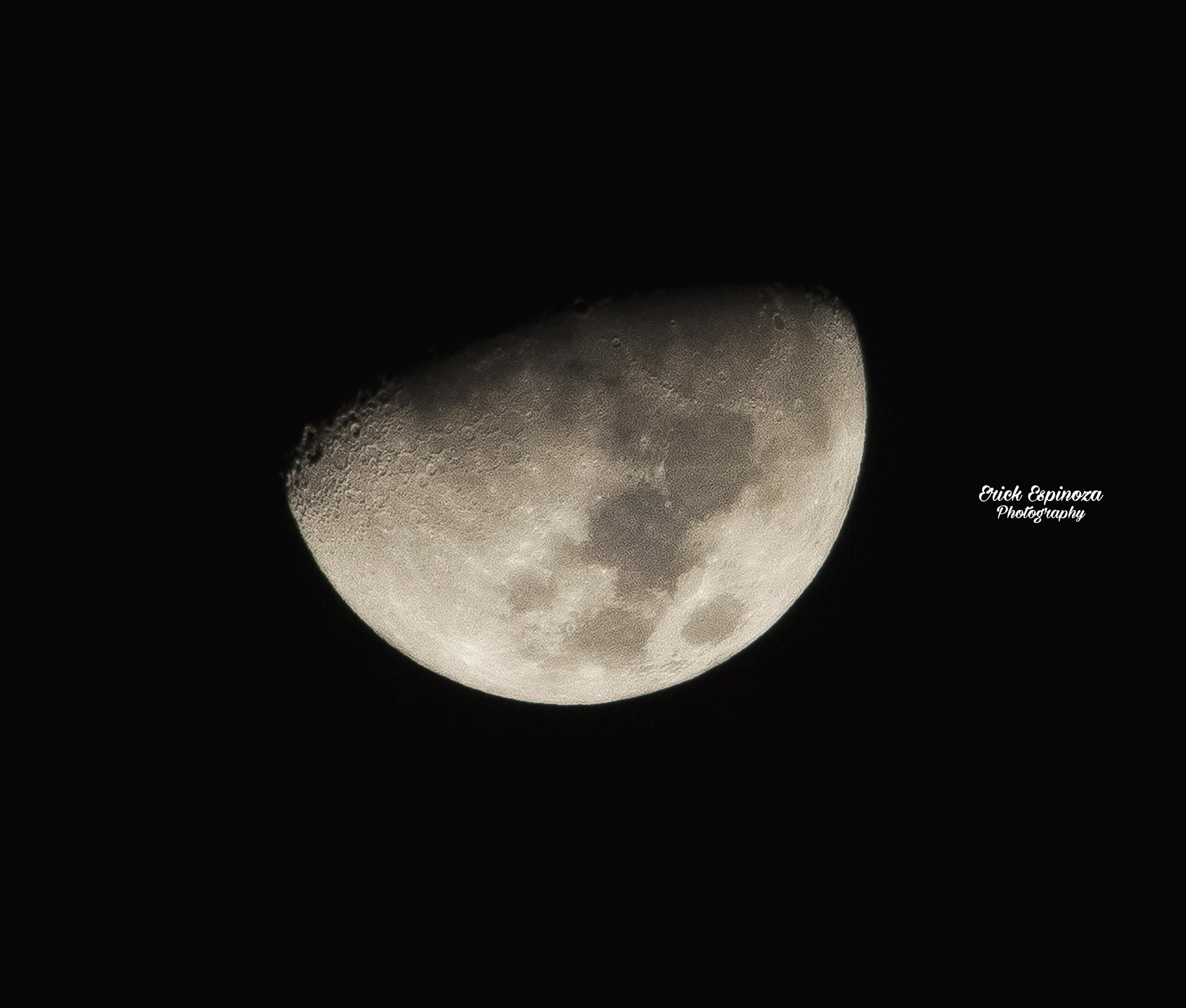 Canon EF 70-300mm F4-5.6 IS USM sample photo. The moon  photography