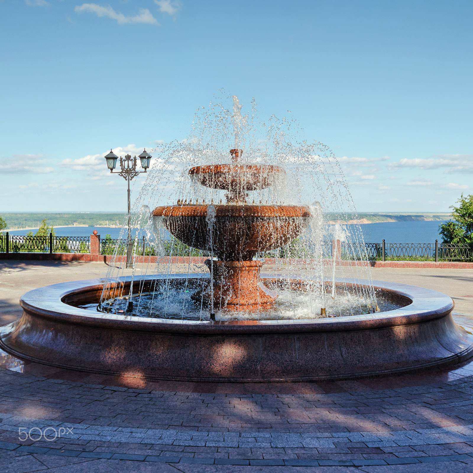 Nikon D7000 + Tamron SP AF 10-24mm F3.5-4.5 Di II LD Aspherical (IF) sample photo. Fountain on the embankment of the volga river in ulyanovsk photography