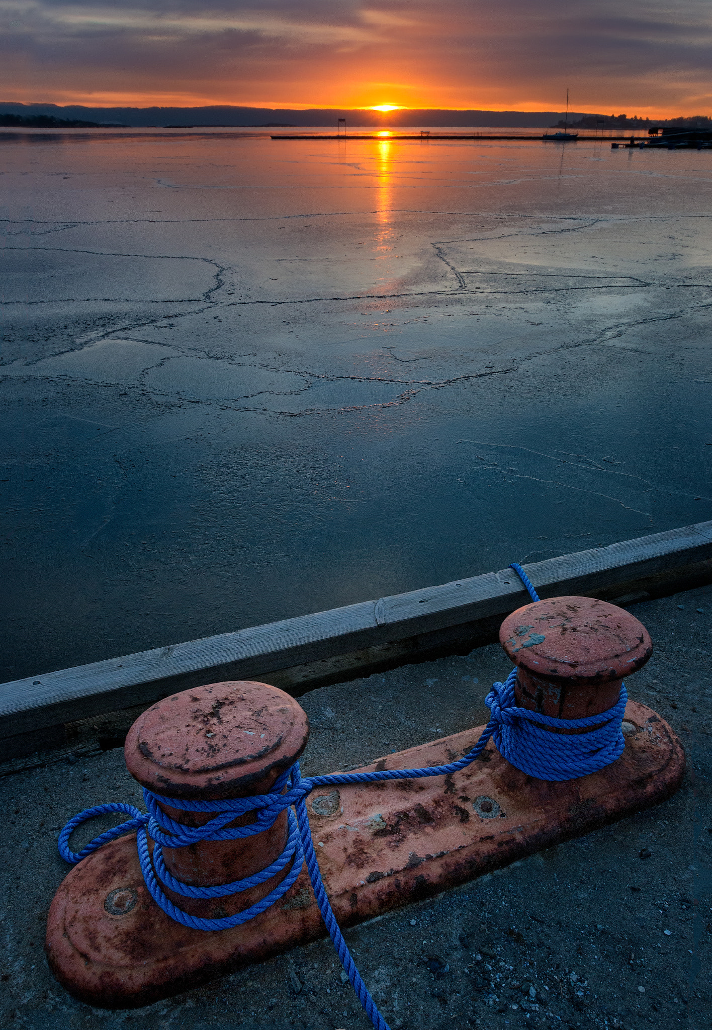 Canon EOS 70D + Canon EF 16-35mm F2.8L USM sample photo. Pier photography