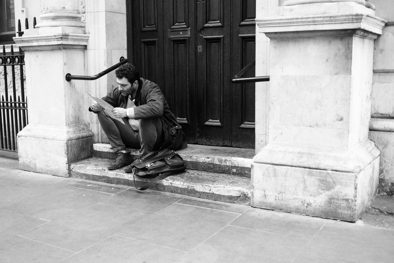 Nikon D600 + Nikon AF Nikkor 35mm F2D sample photo. Brief respite, london photography