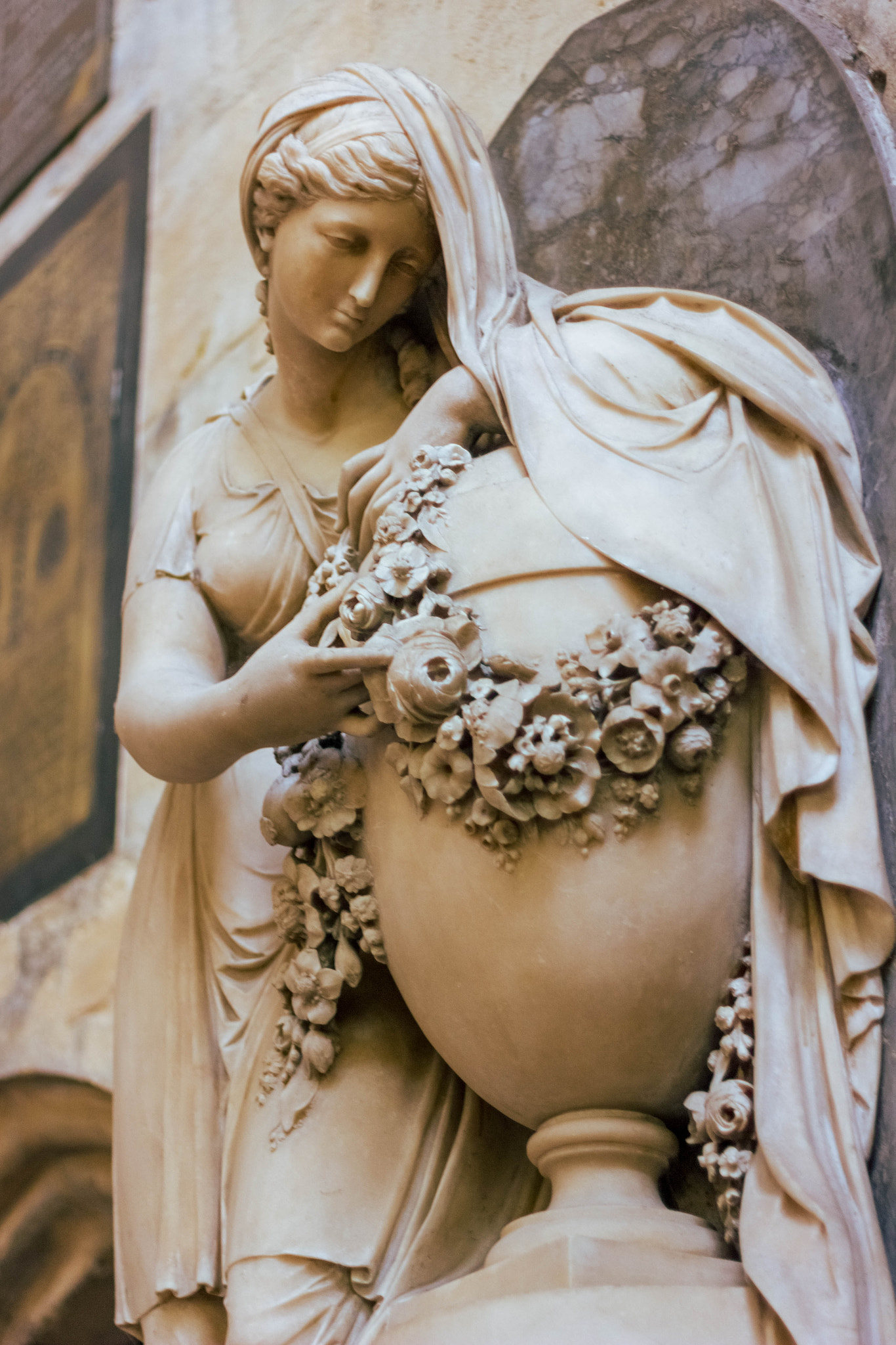 Canon EOS 550D (EOS Rebel T2i / EOS Kiss X4) sample photo. Statue of lady photography