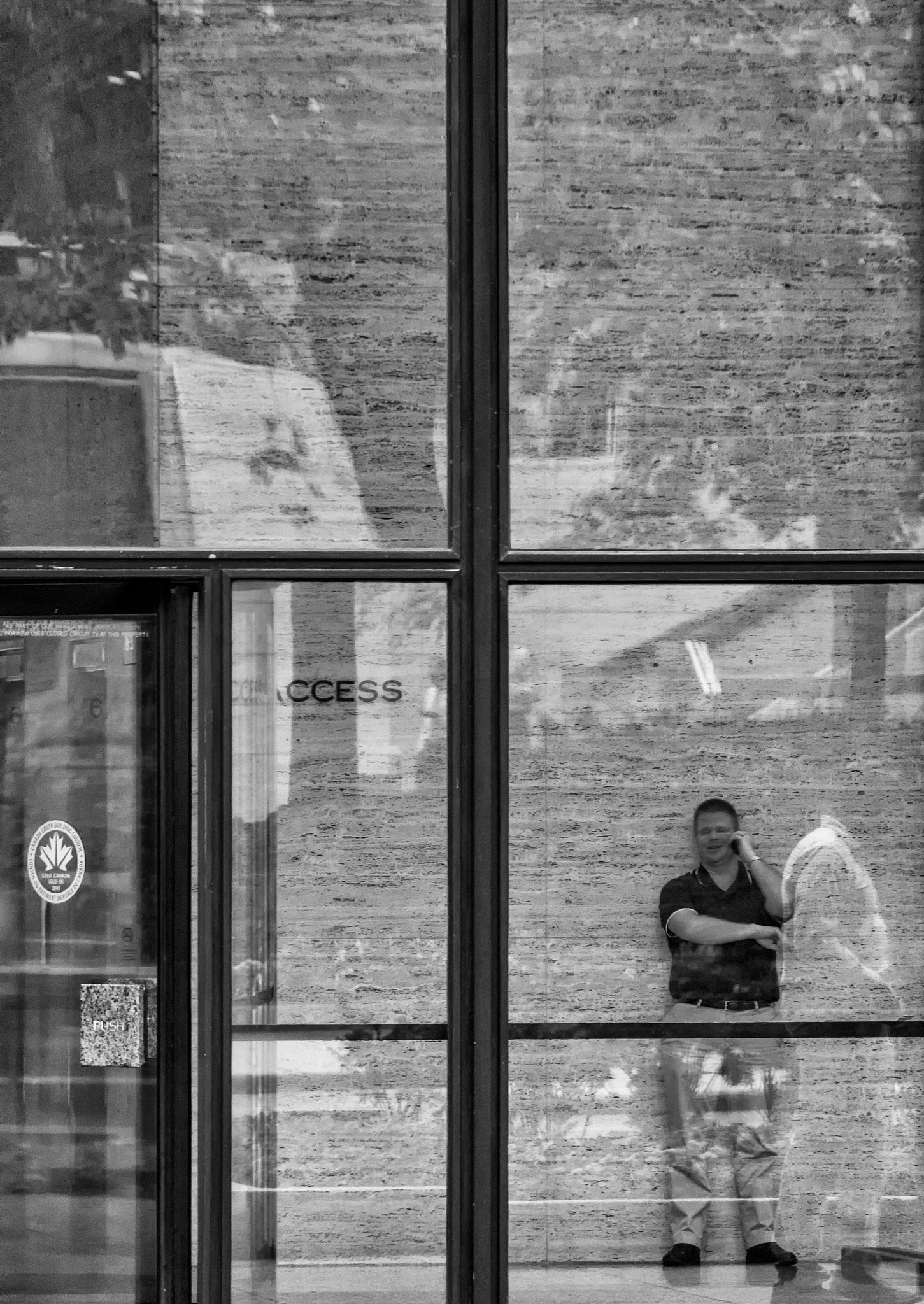 Sony E 18-200mm F3.5-6.3 OSS sample photo. 'ubiquitous' photography