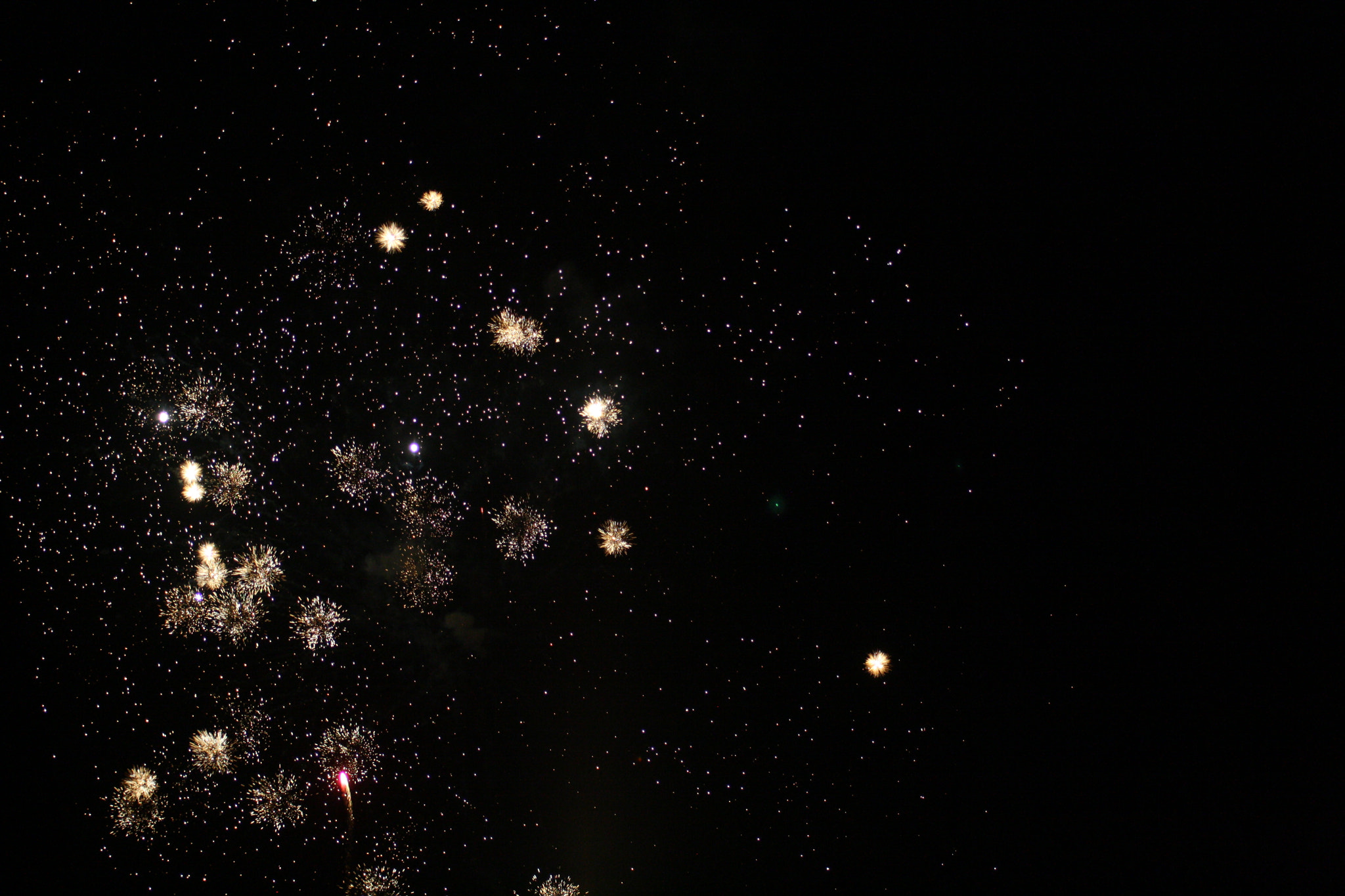 Canon EOS 1000D (EOS Digital Rebel XS / EOS Kiss F) sample photo. Fireworks photography