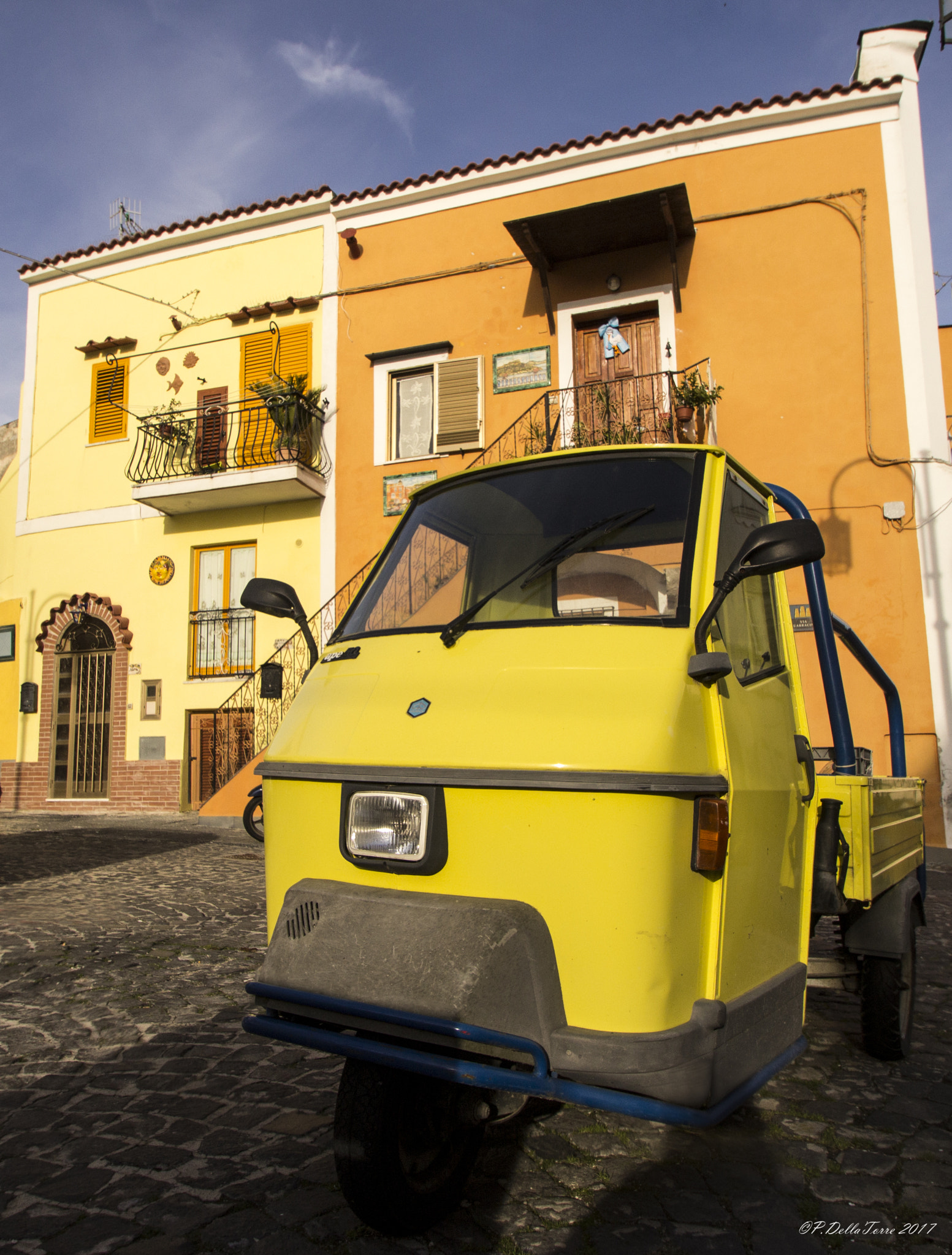Sigma 10-20mm F3.5 EX DC HSM sample photo. Yellow apecar car photography
