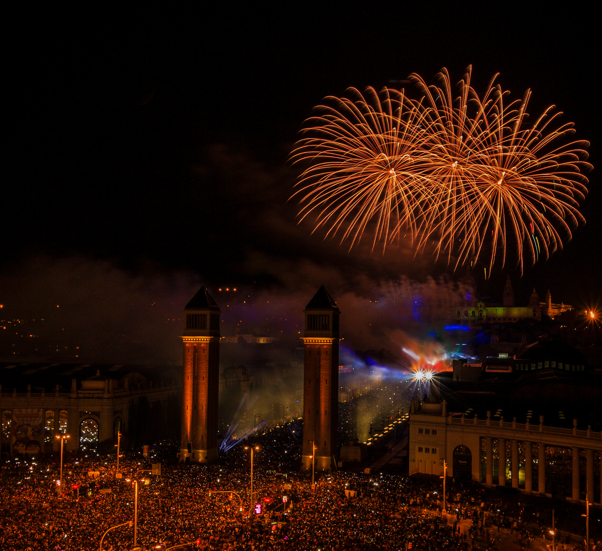 Canon EOS 700D (EOS Rebel T5i / EOS Kiss X7i) + Sigma 10-20mm F3.5 EX DC HSM sample photo. Barcelona' fireworks photography