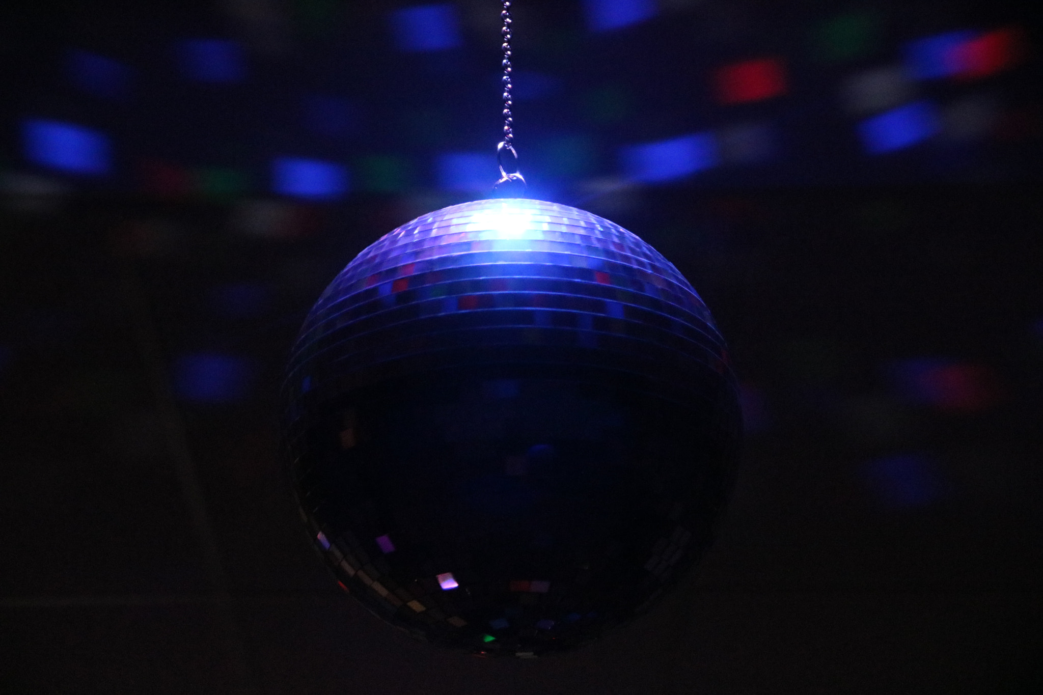 Canon EOS 750D (EOS Rebel T6i / EOS Kiss X8i) + Canon EF-S 18-135mm F3.5-5.6 IS sample photo. Mirrorball photography