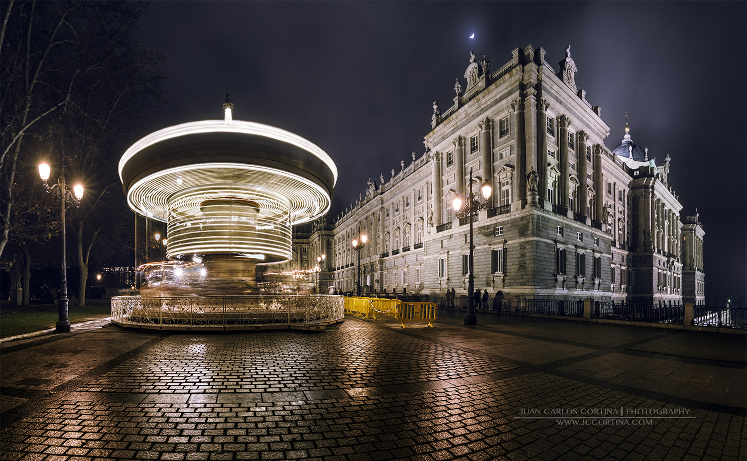 Tokina AT-X Pro 11-16mm F2.8 DX sample photo. El tiovivo de oriente photography