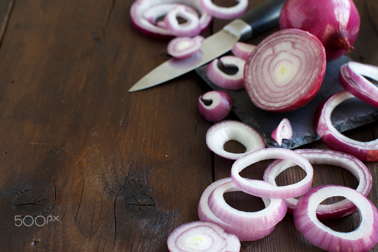 Canon EOS 650D (EOS Rebel T4i / EOS Kiss X6i) + Canon EF 50mm F1.2L USM sample photo. Red onions on a wooden table photography