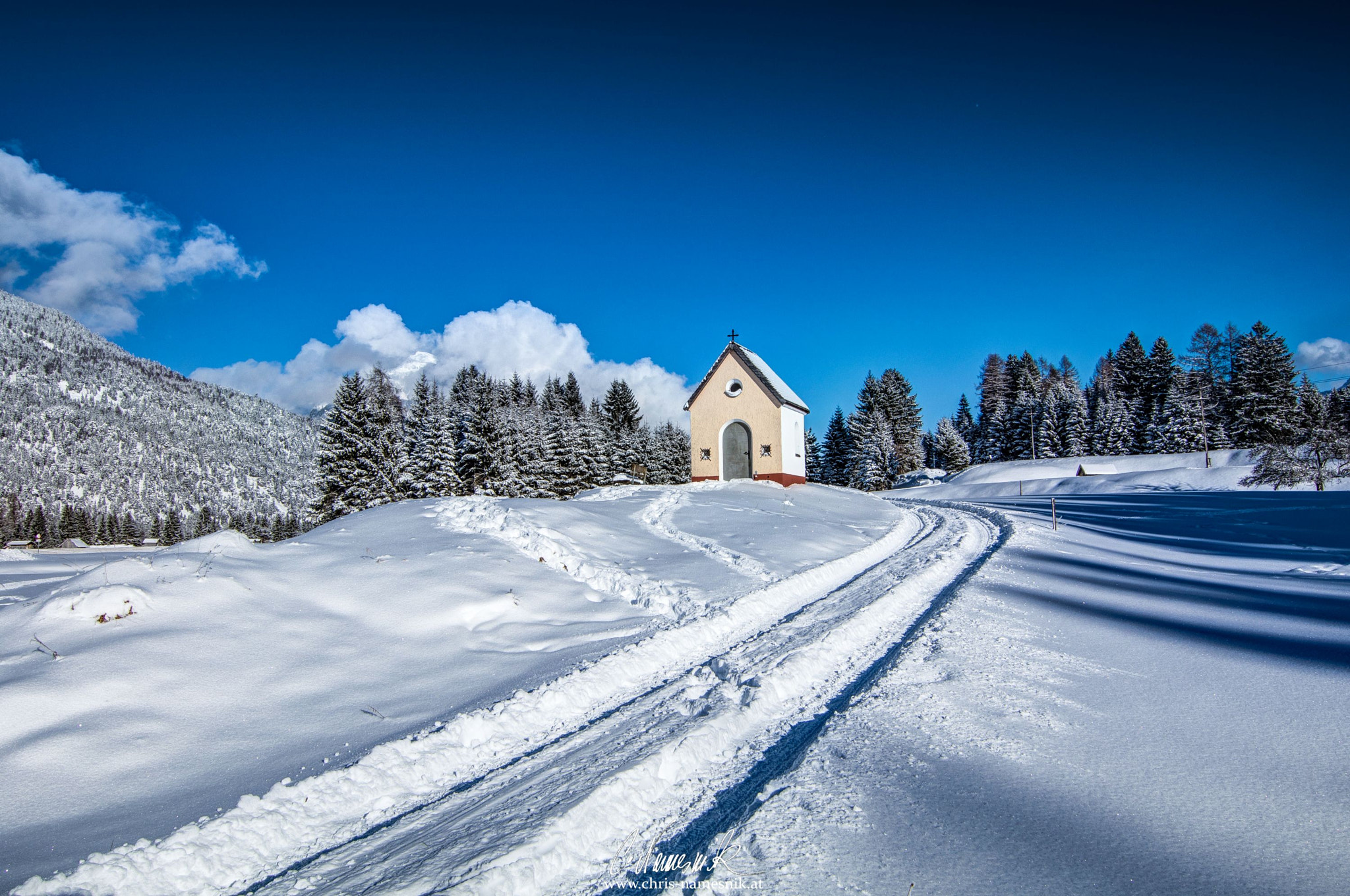 Tokina AT-X Pro 11-16mm F2.8 DX II sample photo. The little chapell photography