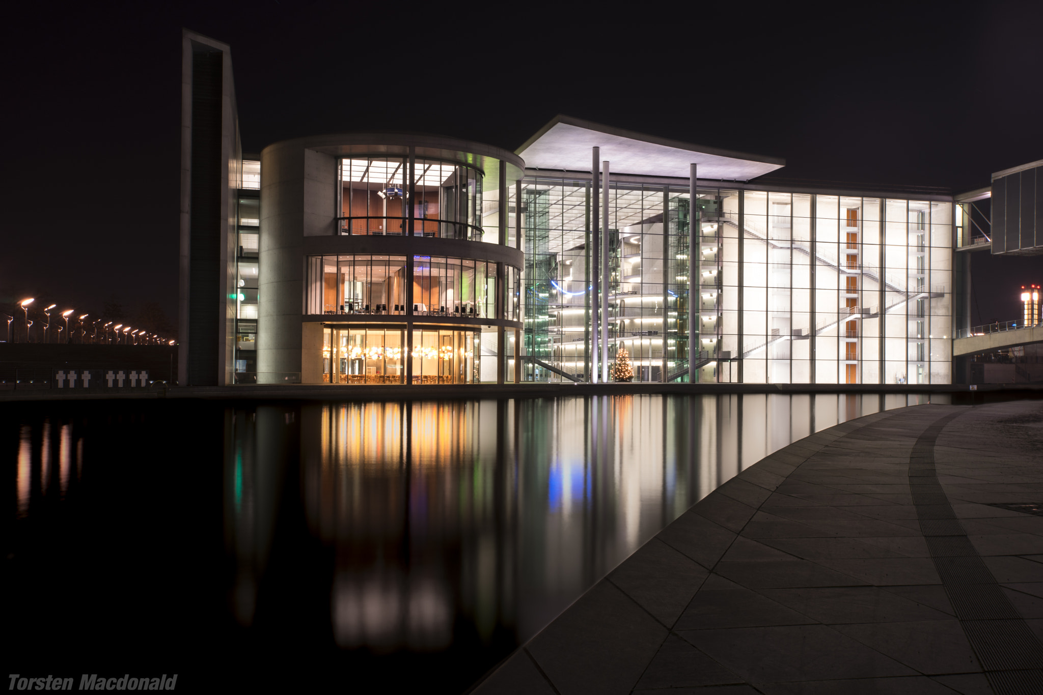 Tamron 18-270mm F3.5-6.3 Di II PZD sample photo. Bundestag berlin, germany photography