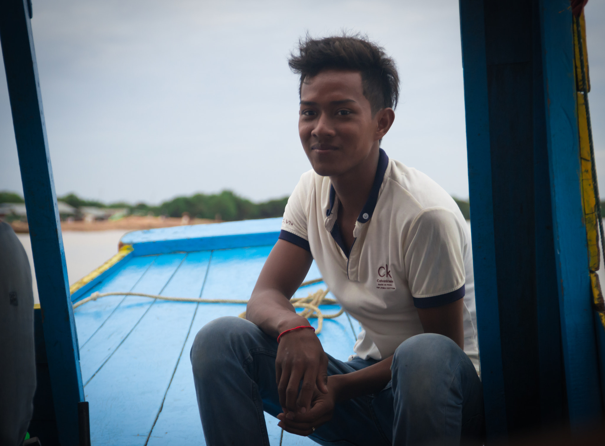 Nikon D800 + Nikon AF-S Nikkor 24-120mm F3.5-5.6G ED-IF VR sample photo. Boat attendant on the tonle sap lake in cambodia photography