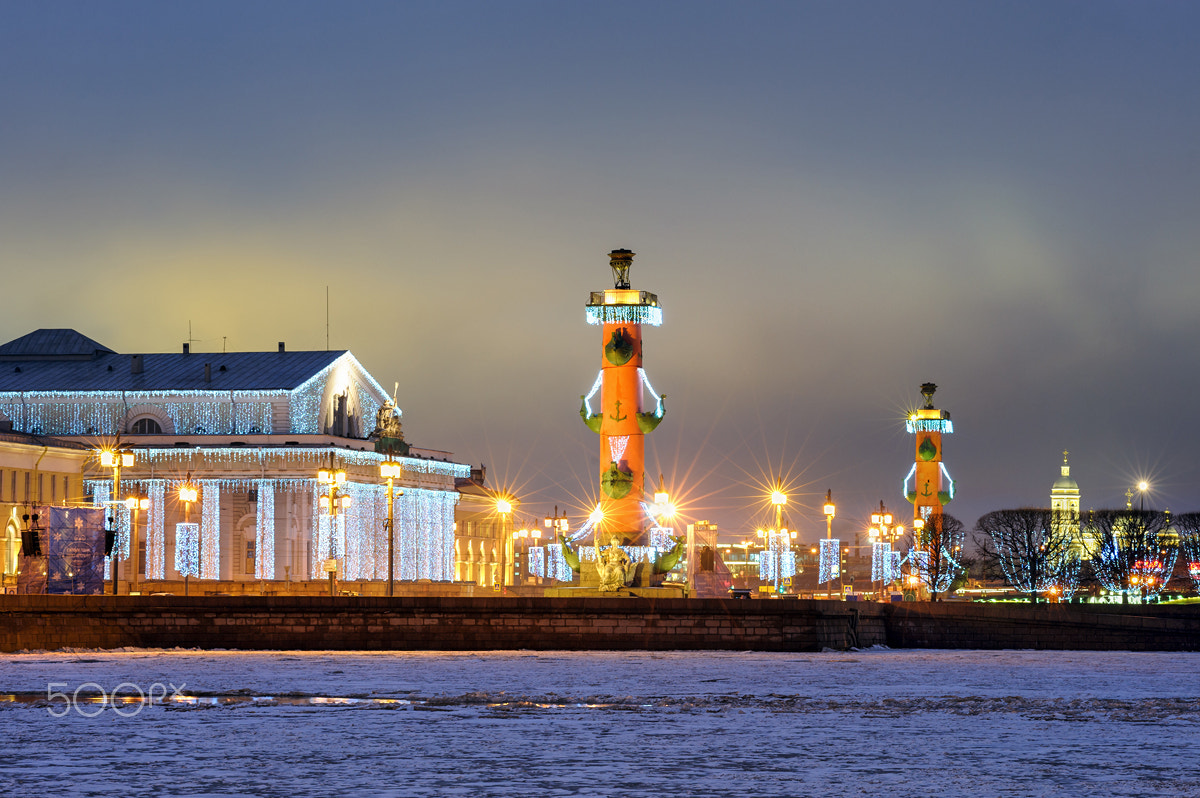 AF Zoom-Nikkor 80-200mm f/2.8 ED sample photo. Evening petersburg with new year and christmas decorations photography