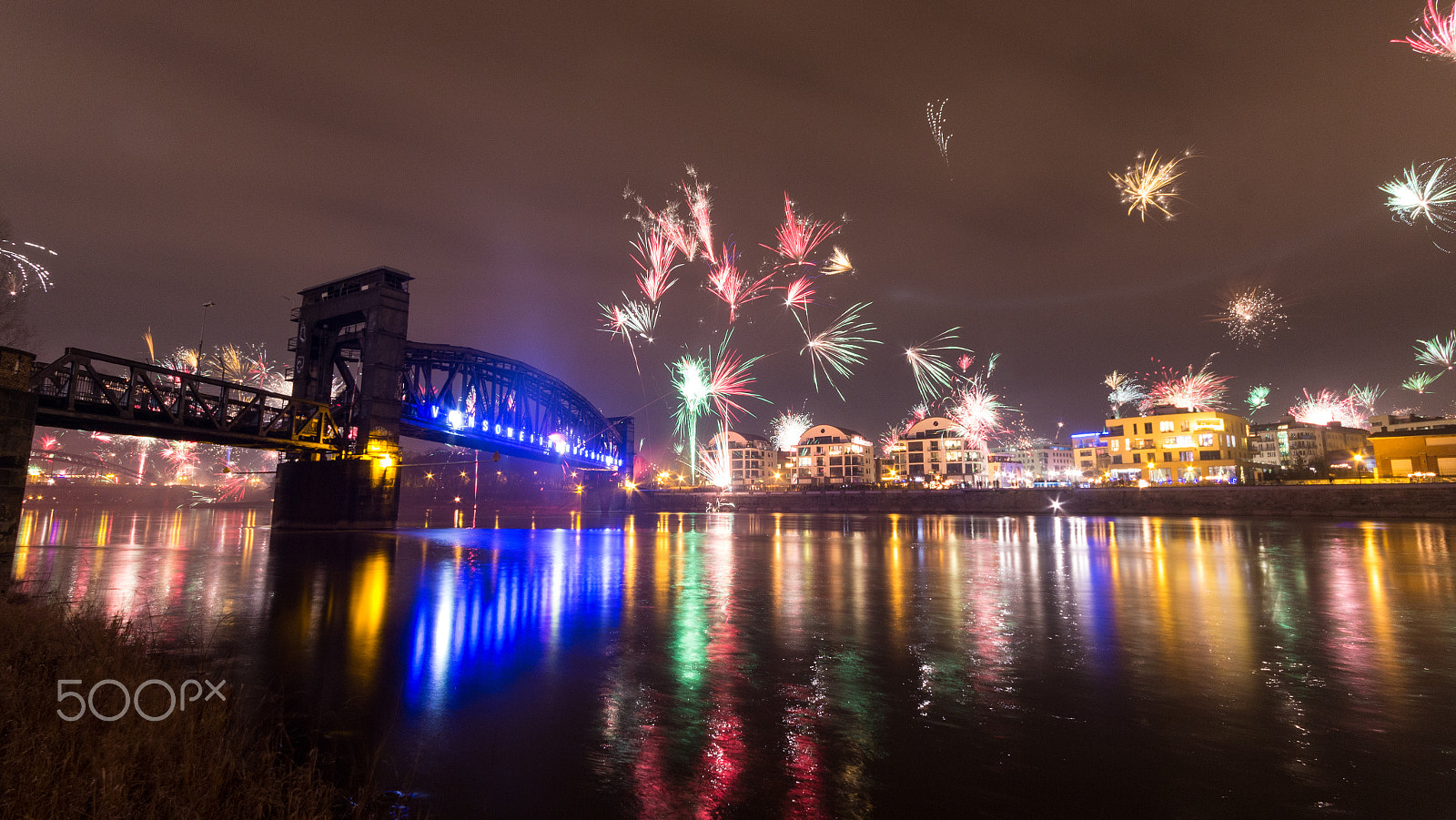 Canon EOS 650D (EOS Rebel T4i / EOS Kiss X6i) + Sigma 10-20mm F4-5.6 EX DC HSM sample photo. Happy new year.jpg photography
