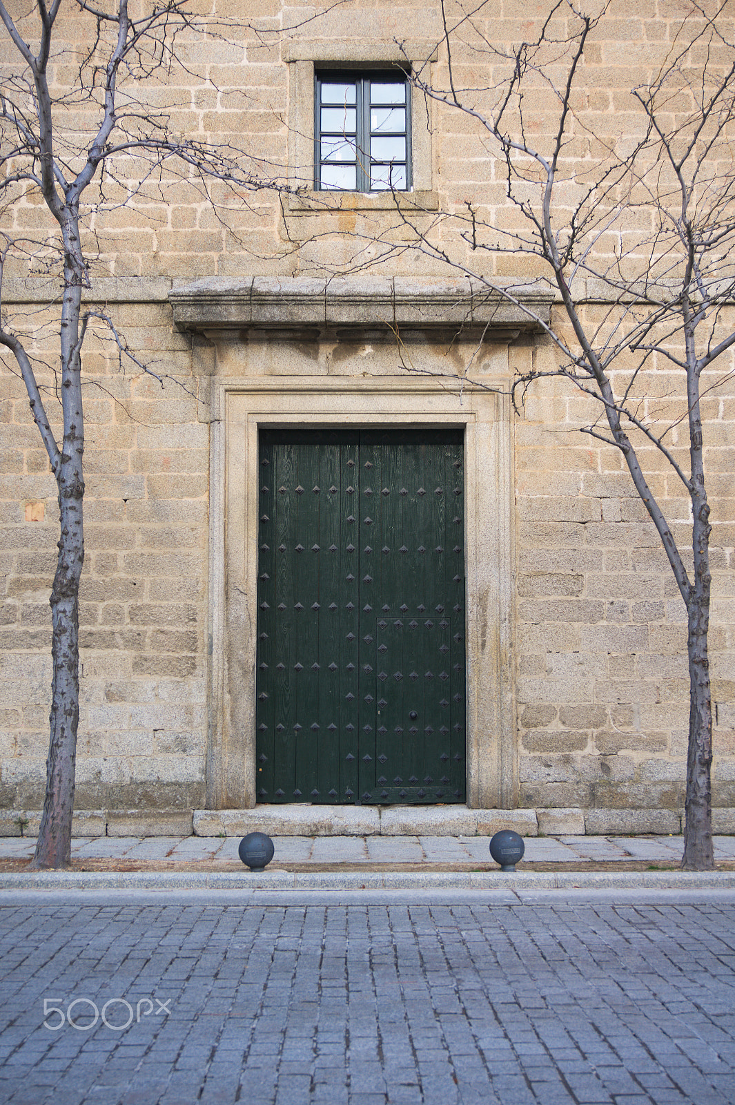 Sony E 16-50mm F3.5-5.6 PZ OSS sample photo. Framed door photography
