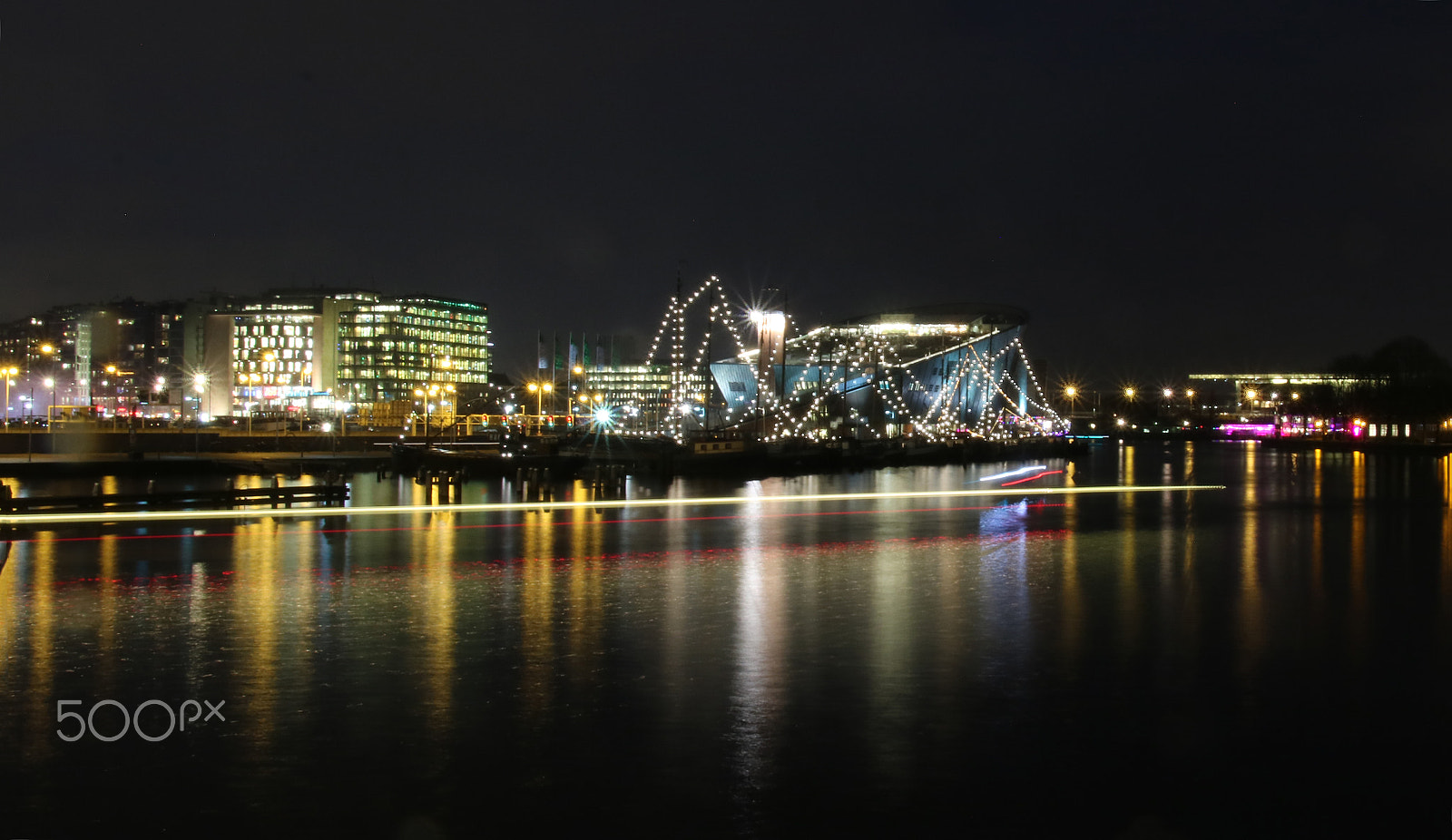 Canon EOS 750D (EOS Rebel T6i / EOS Kiss X8i) + Canon TS-E 90mm F2.8 Tilt-Shift sample photo. Amsterdam lights photography
