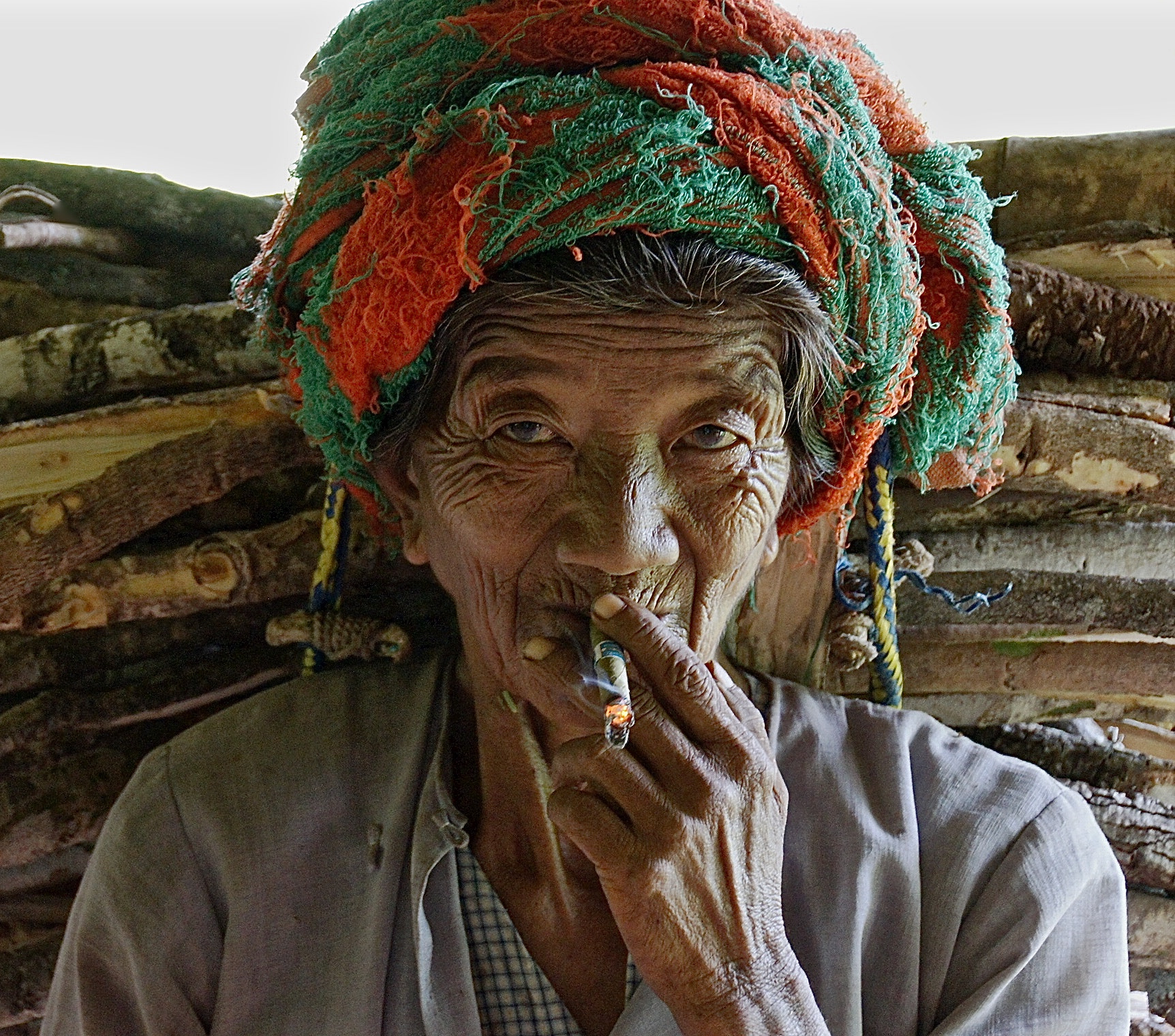 Sony SLT-A33 + Tamron 18-270mm F3.5-6.3 Di II PZD sample photo. Burma 108 (faces of burma) smoking woman photography