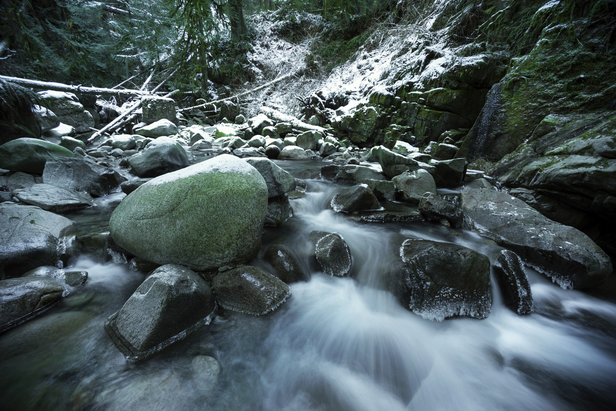 Nikon D800 + Sigma 14mm F3.5 sample photo. Water worlds photography