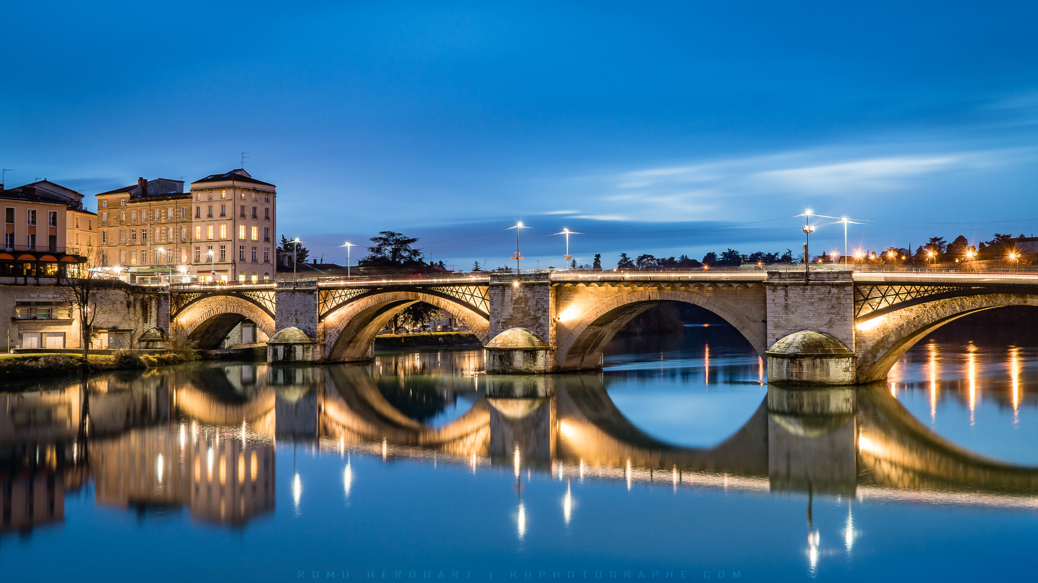 Sony SLT-A68 sample photo. Pont vieux depuis romans photography
