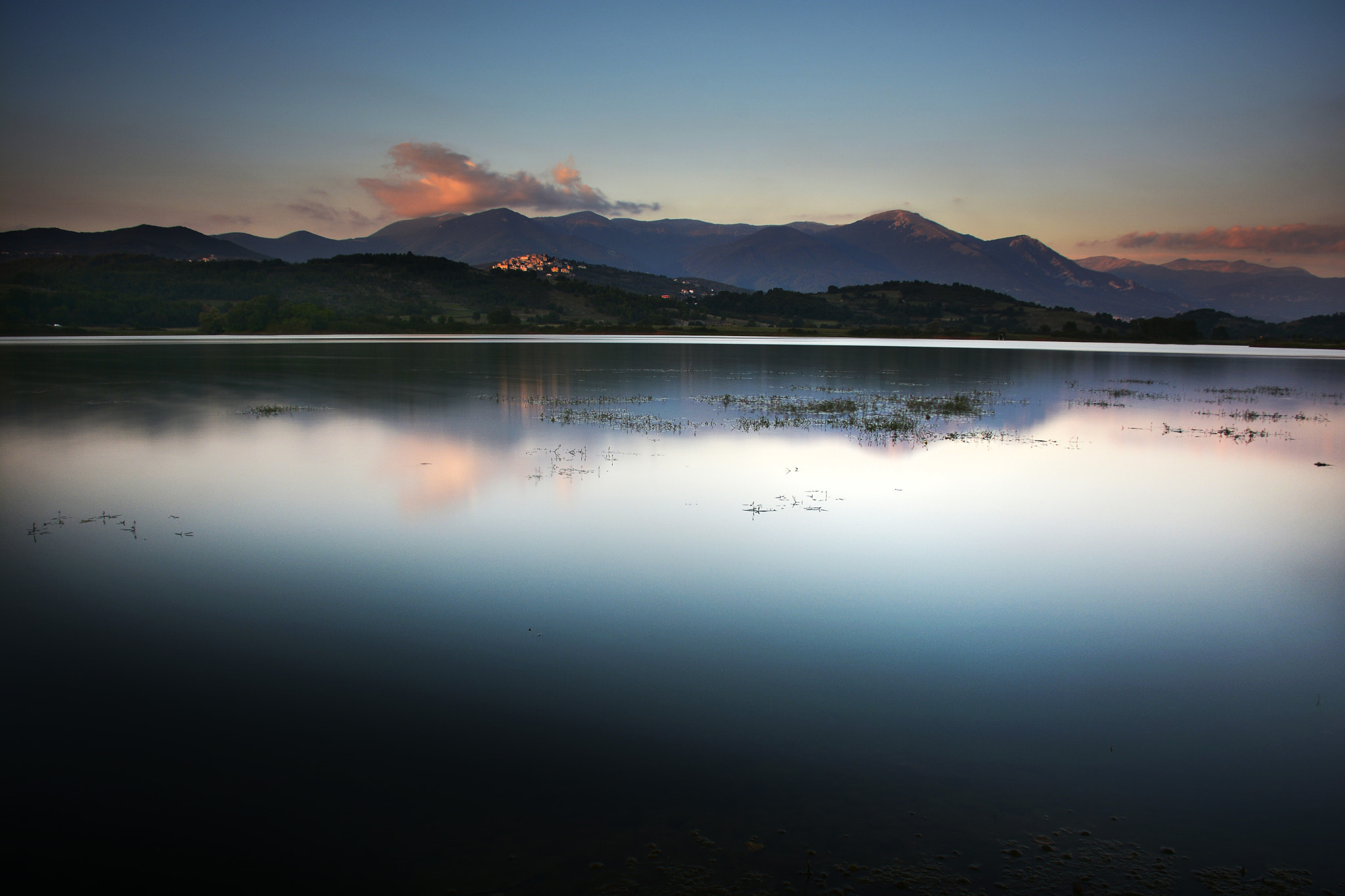 Nikon AF Fisheye-Nikkor 16mm F2.8D sample photo. Lago di canterno photography