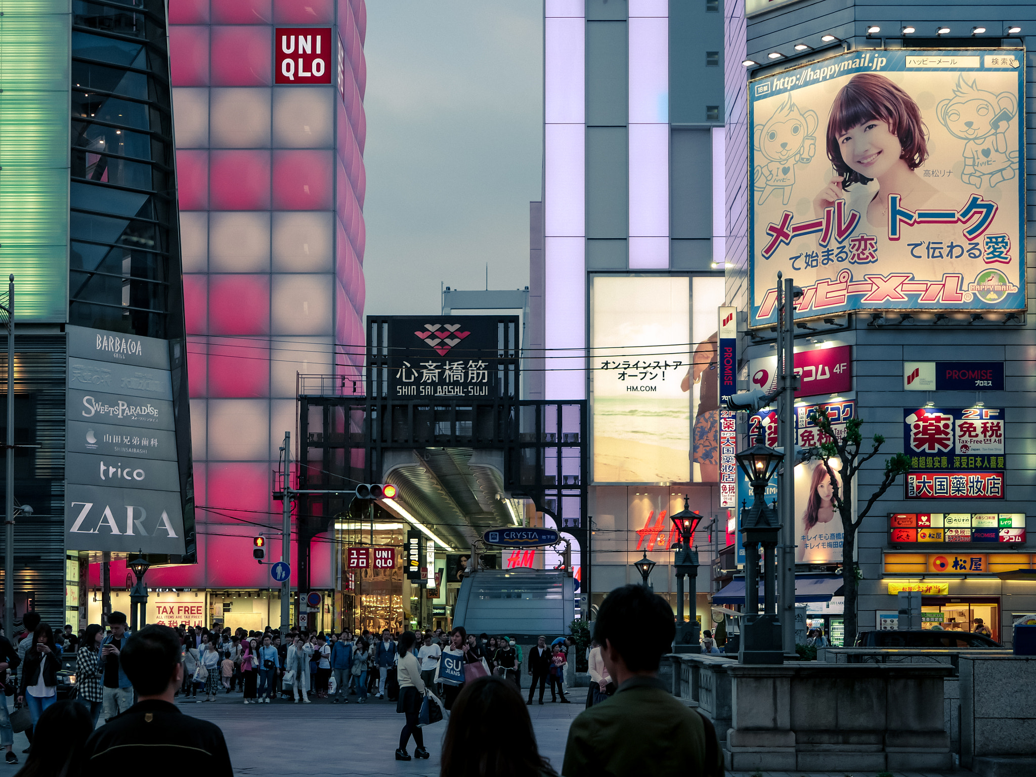 Panasonic Lumix DMC-GH4 + LUMIX G 25/F1.7 sample photo. Shinsaibashi photography