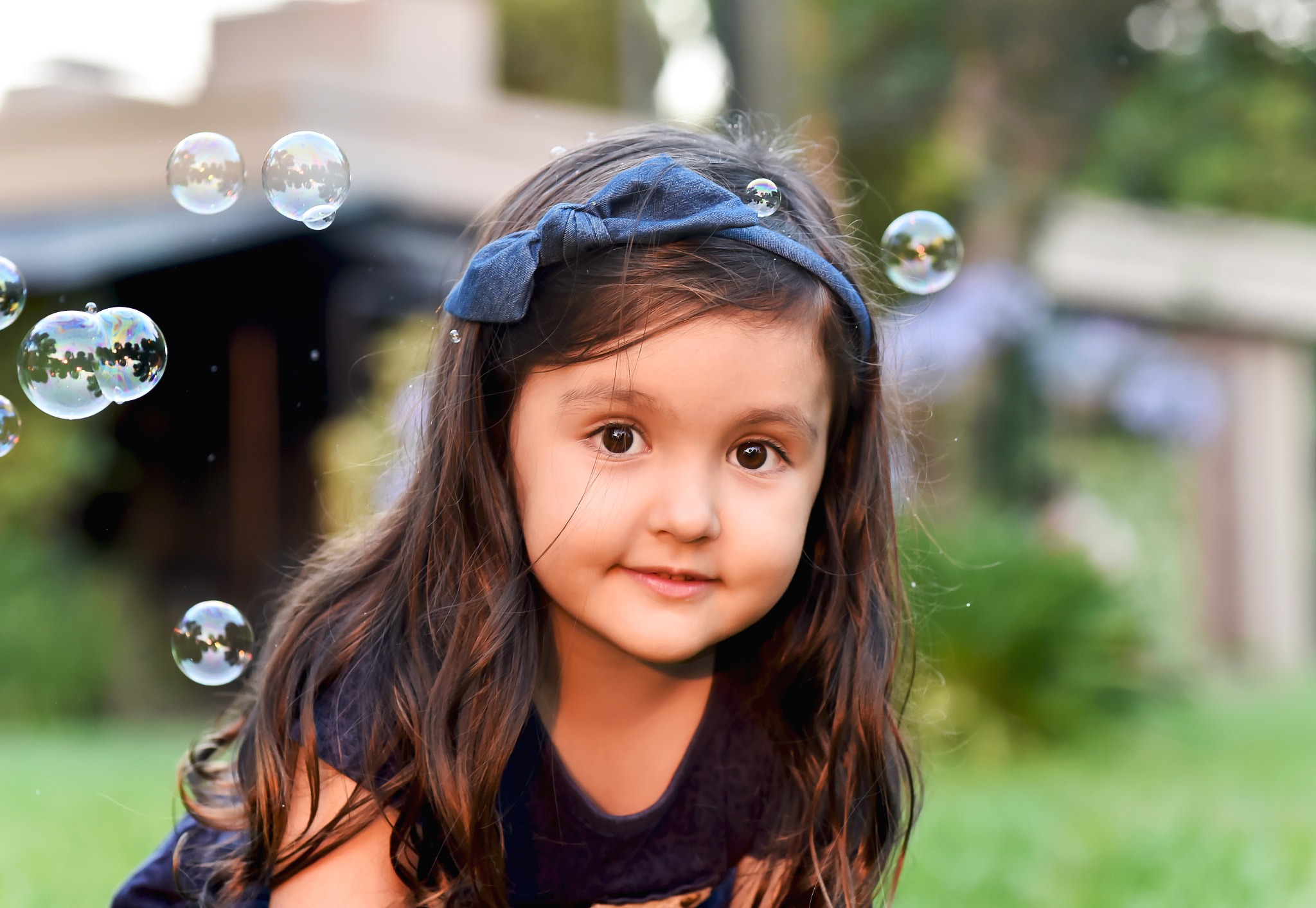 Nikon D750 + Sigma 105mm F2.8 EX DG Macro sample photo. Nina and the bubbles photography