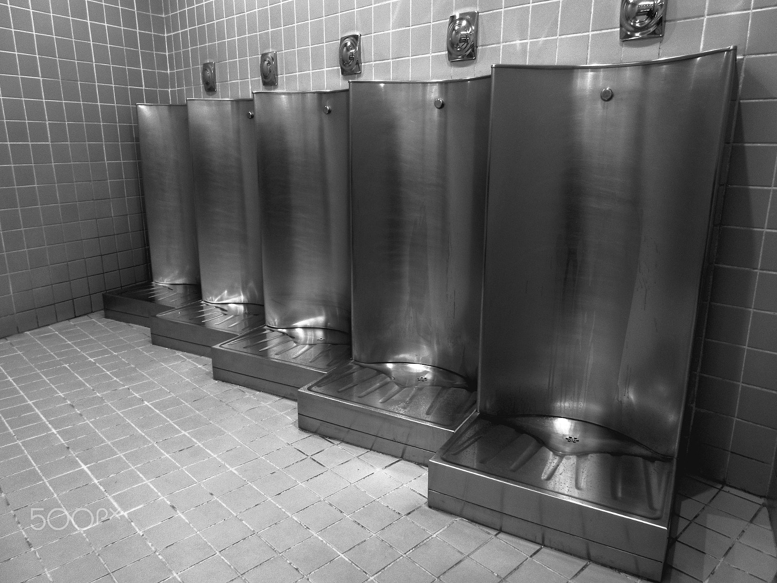 Canon PowerShot ELPH 340 HS (IXUS 265 HS / IXY 630) sample photo. Restroom photography