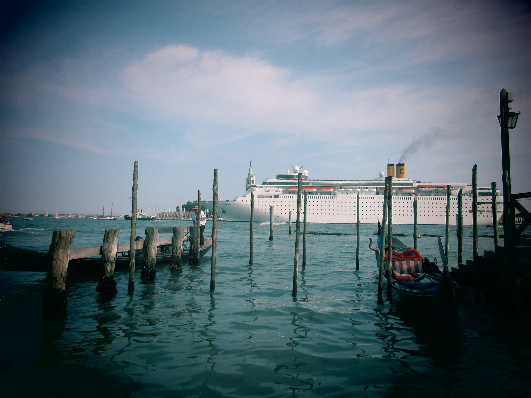 Canon PowerShot ELPH 340 HS (IXUS 265 HS / IXY 630) sample photo. Cruise ship photography