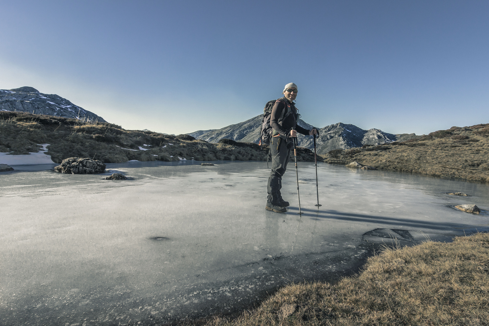 Tokina AT-X Pro 12-24mm F4 (IF) DX sample photo. Walking on the ice photography