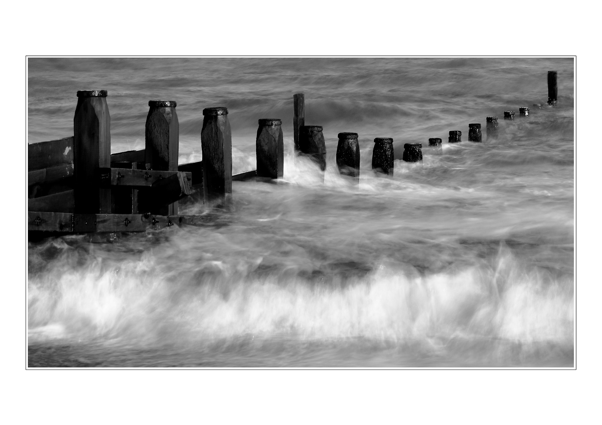 Nikon D500 sample photo. Soft flowing waves at southwold photography
