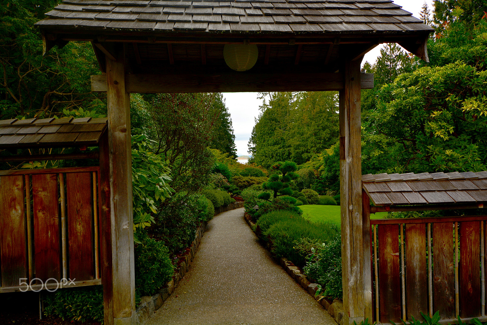Sigma 8-16mm F4.5-5.6 DC HSM sample photo. Garden entrance photography