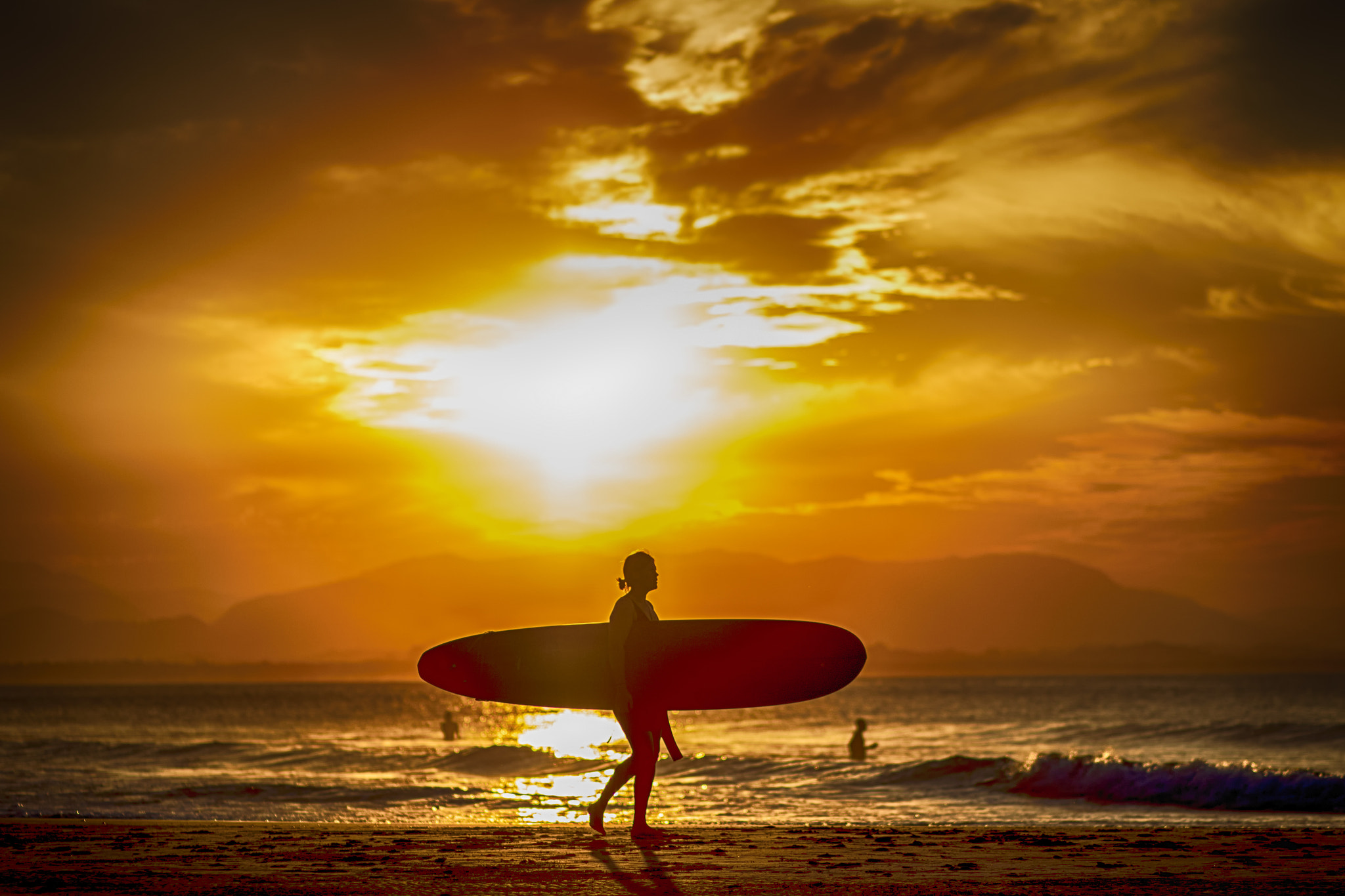 Canon EF 85mm F1.8 USM sample photo. Sunset surfer photography